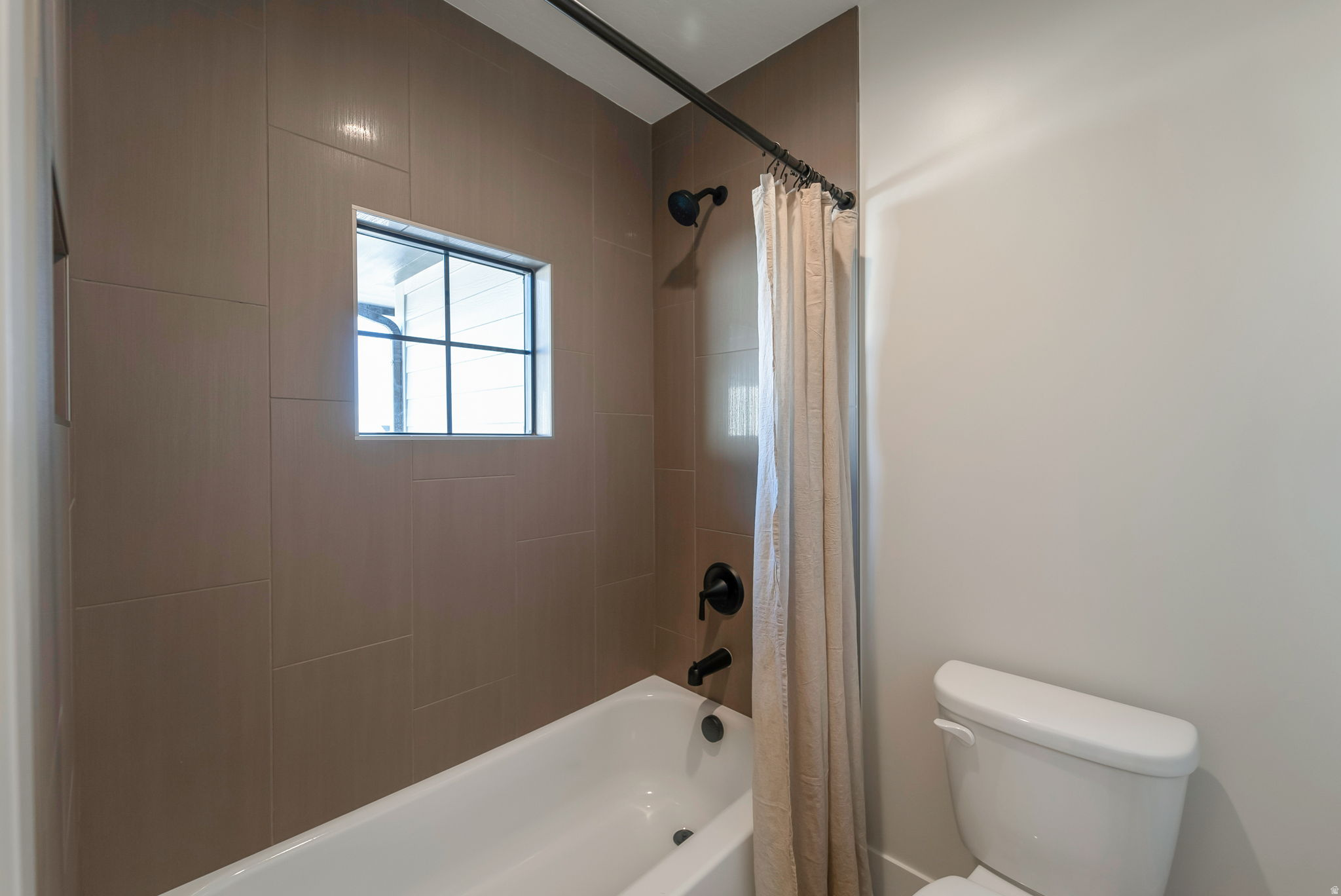BEACON POINTE - Residential