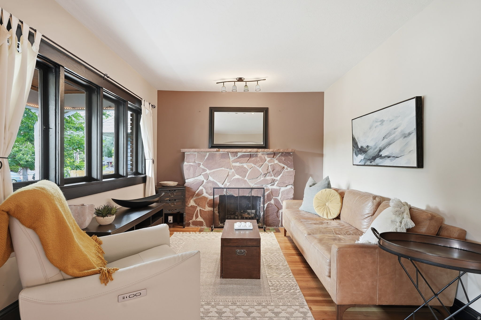 HILLVIEW - Residential
