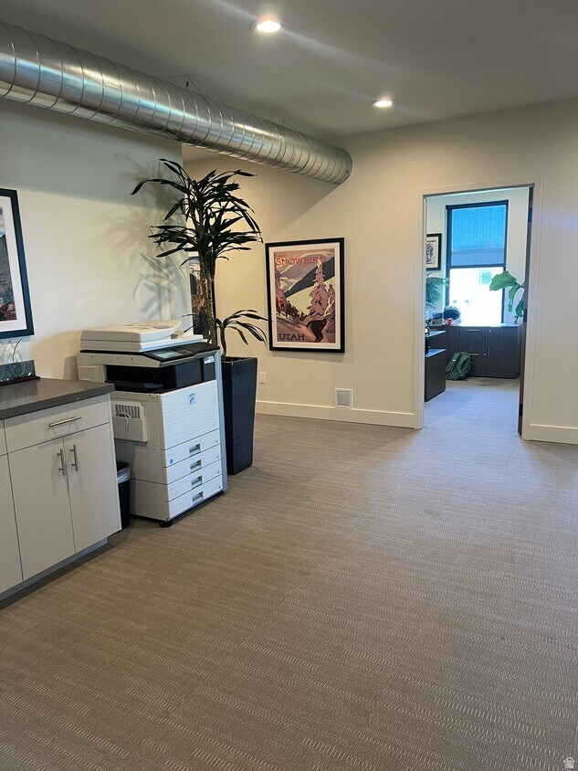HIGHLAND PARK - Commercial Lease