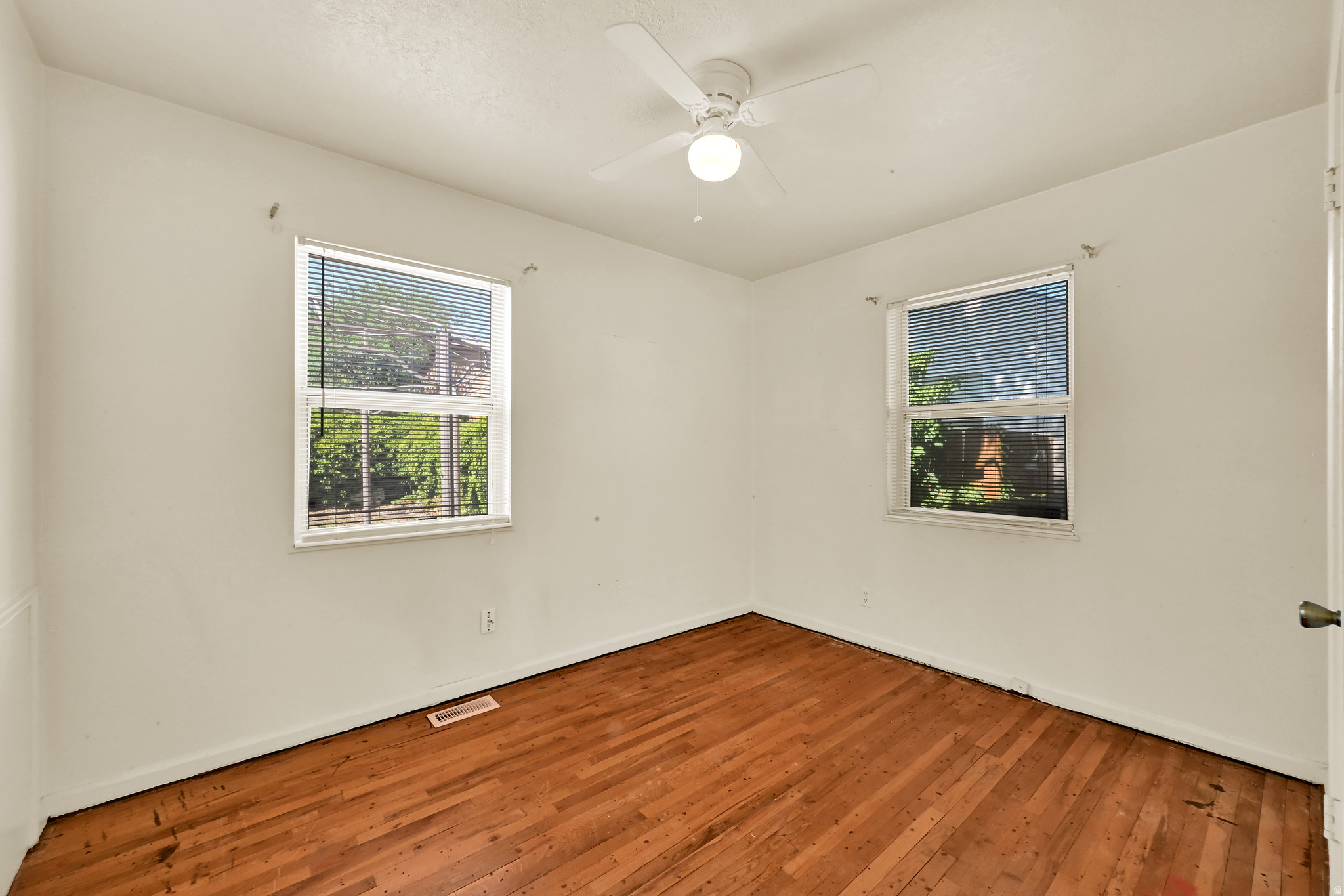 LESLIE AVE S - Residential