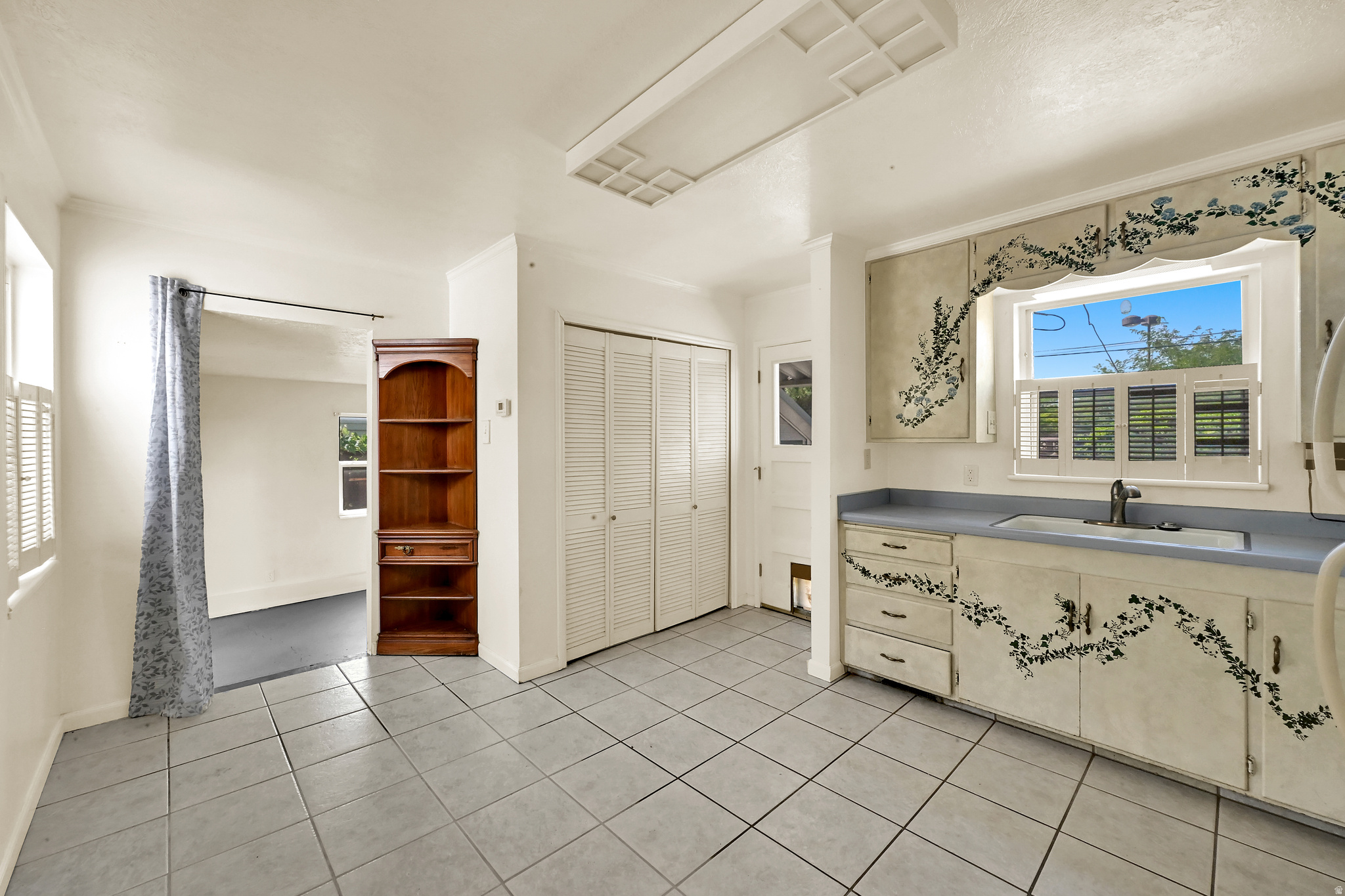 LESLIE AVE S - Residential
