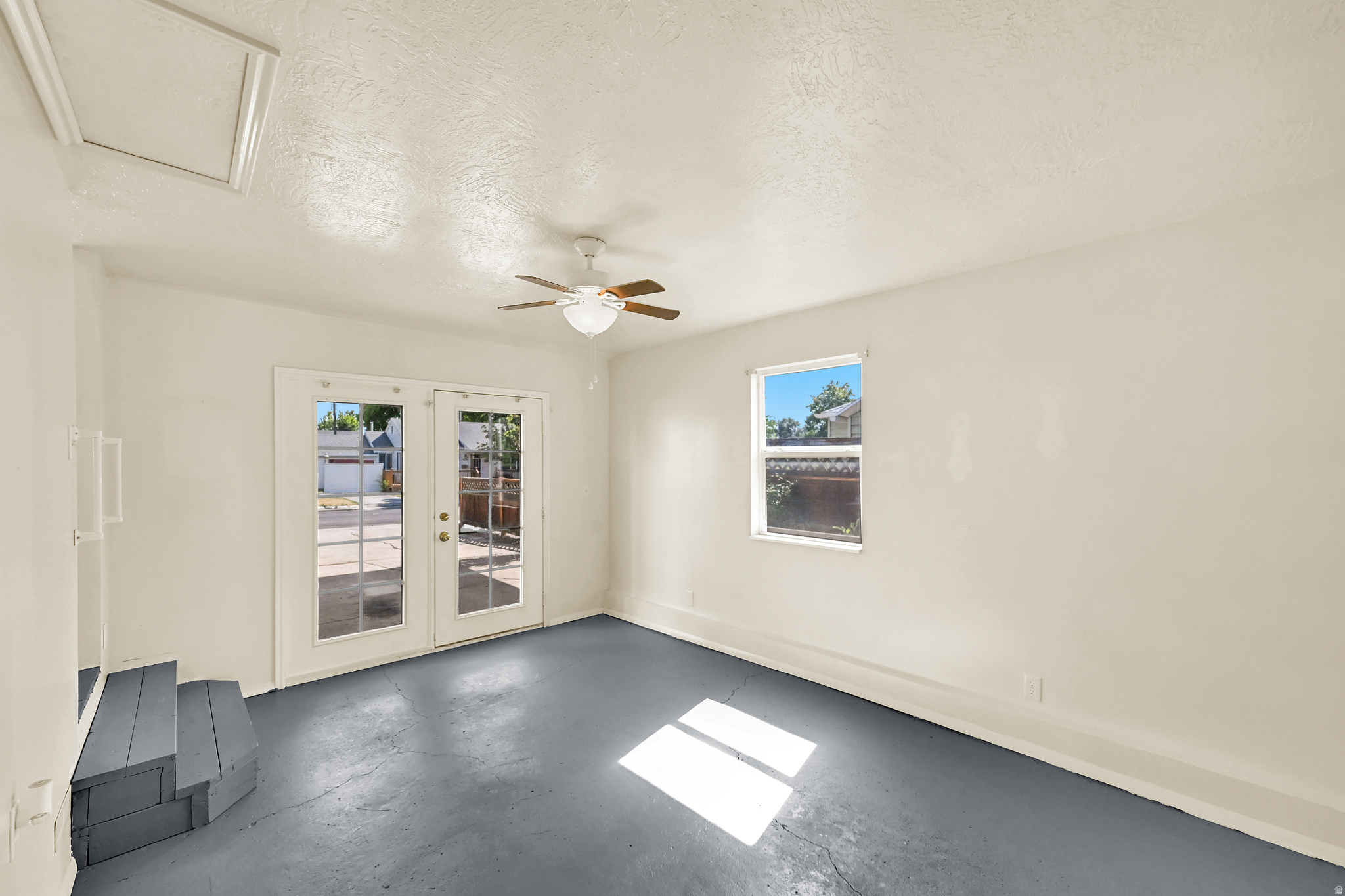 LESLIE AVE S - Residential