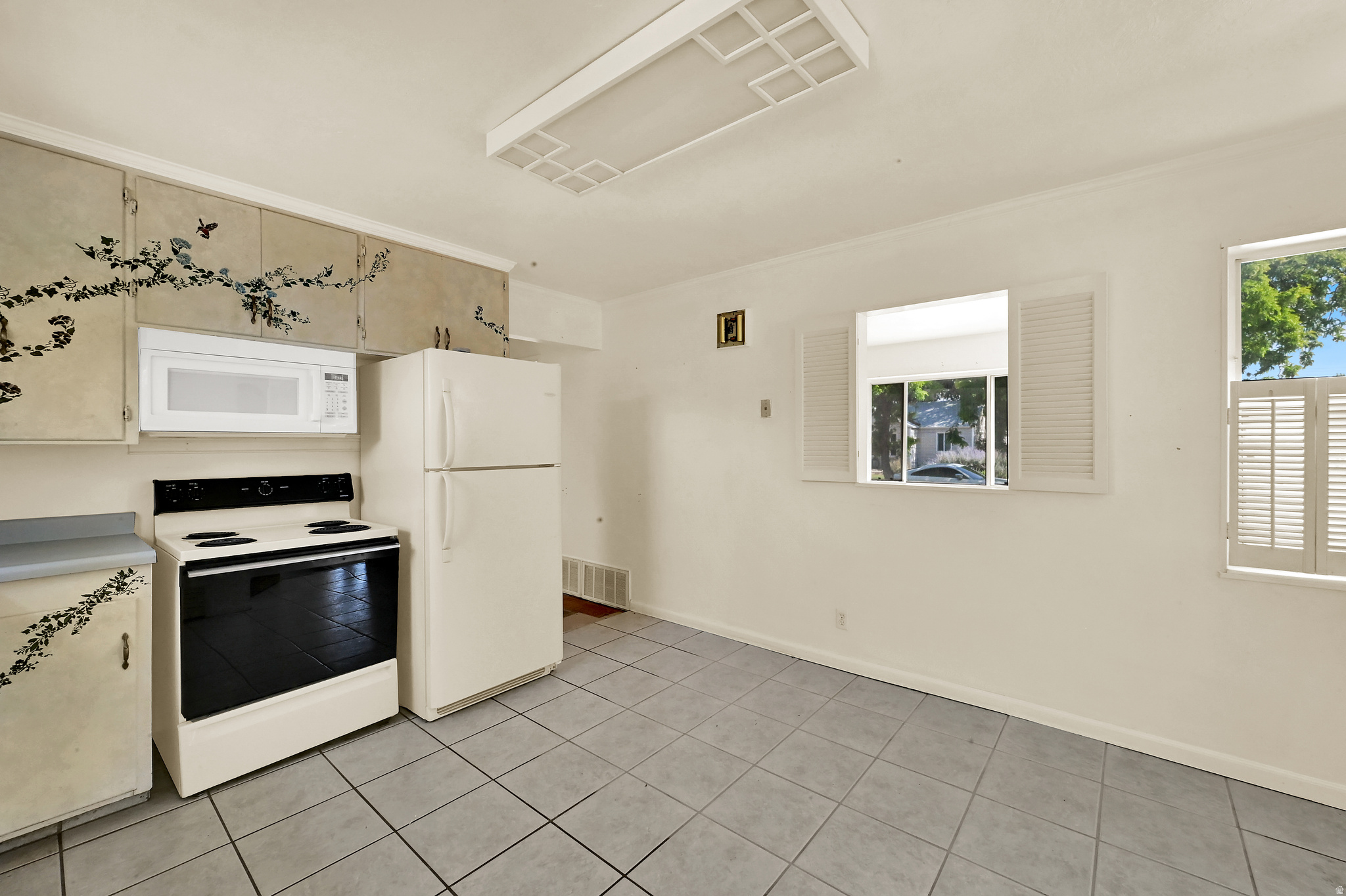 LESLIE AVE S - Residential