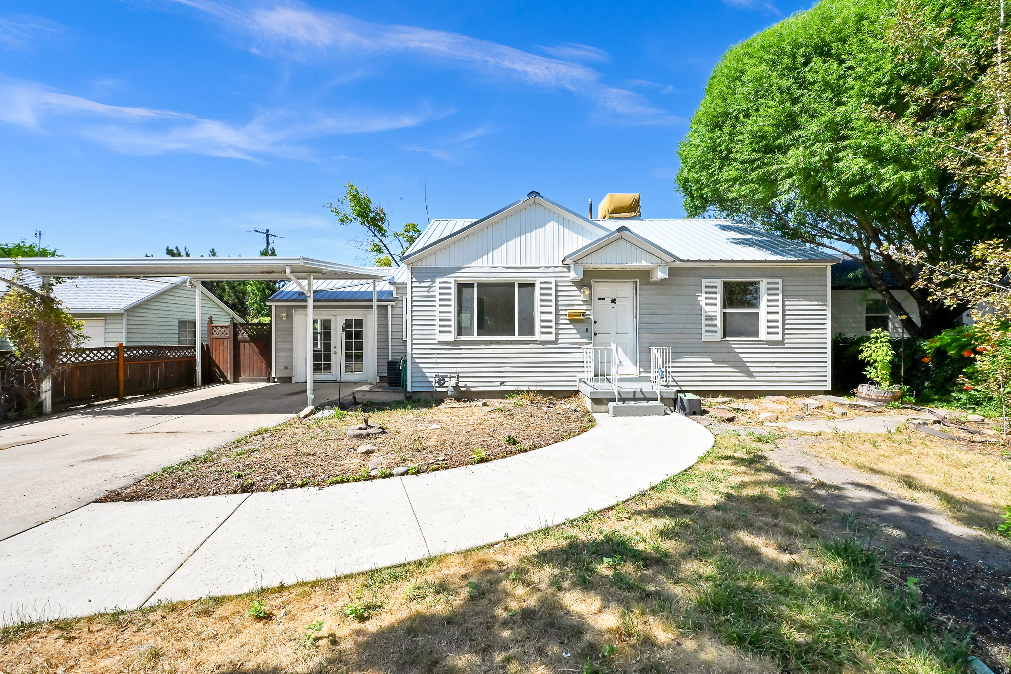 LESLIE AVE S - Residential
