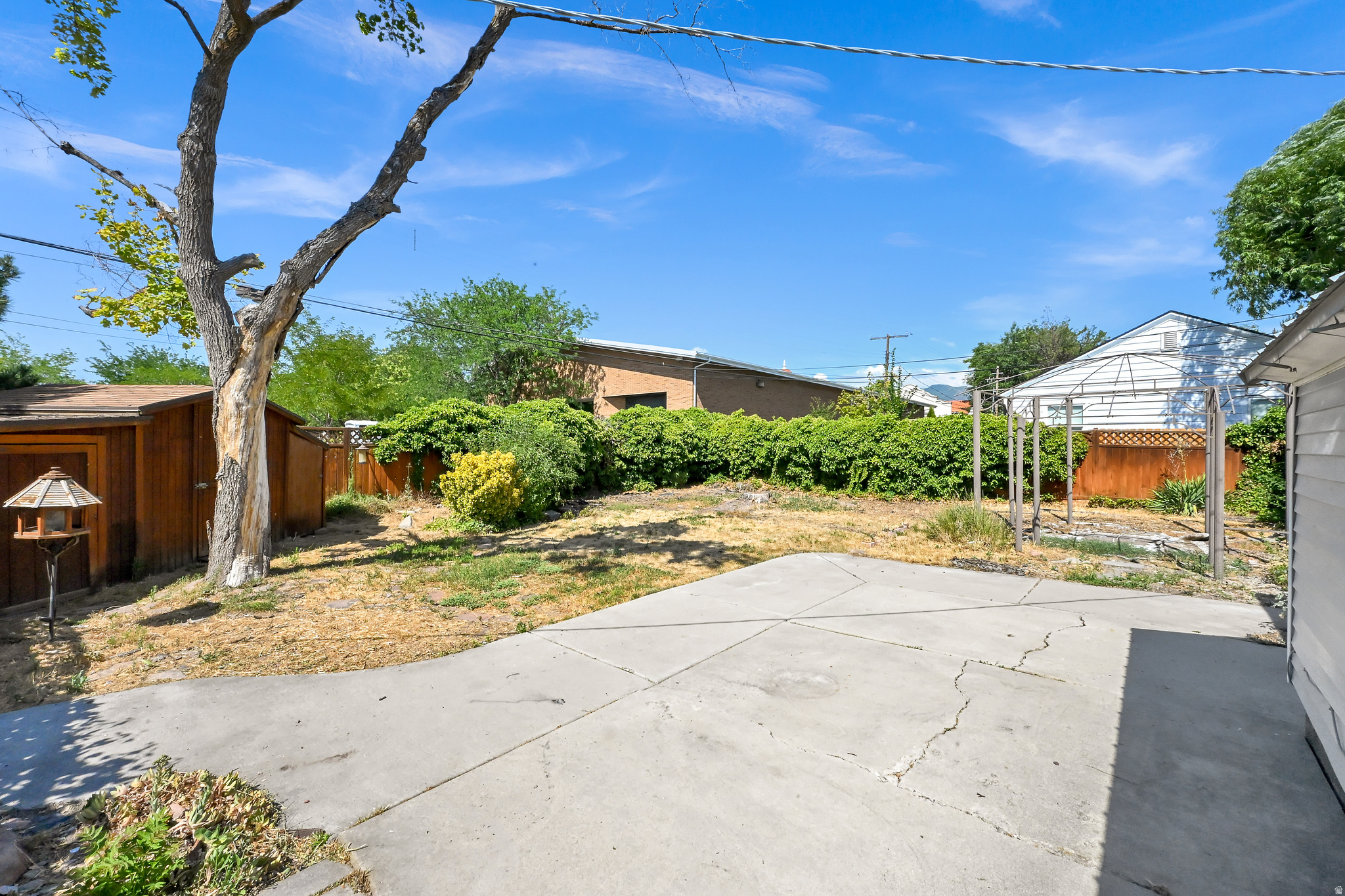 LESLIE AVE S - Residential