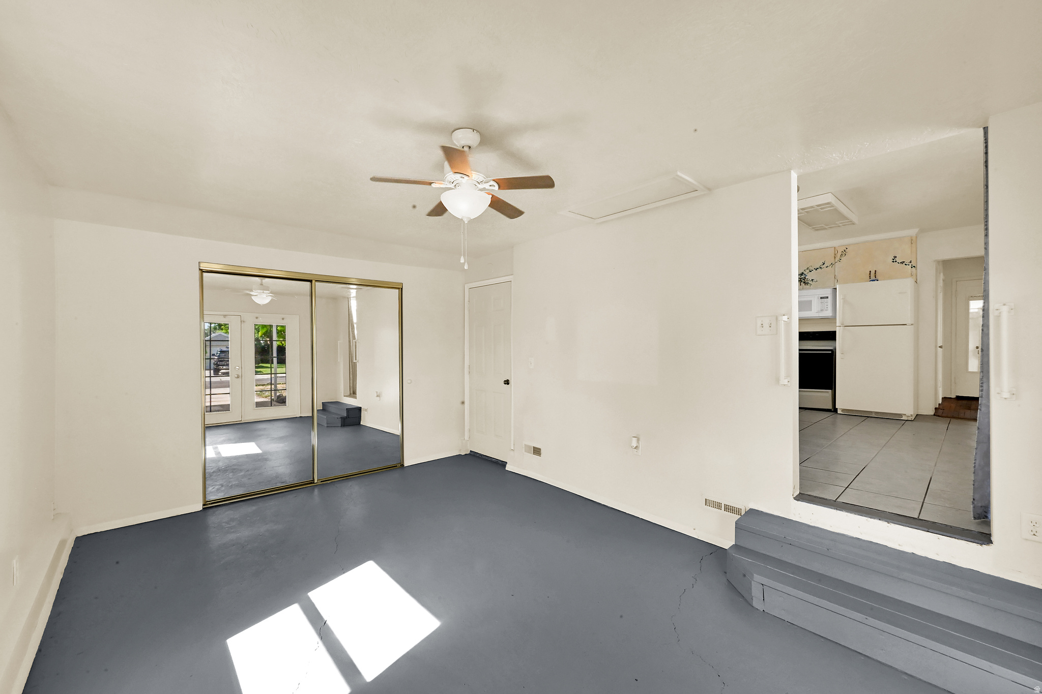 LESLIE AVE S - Residential