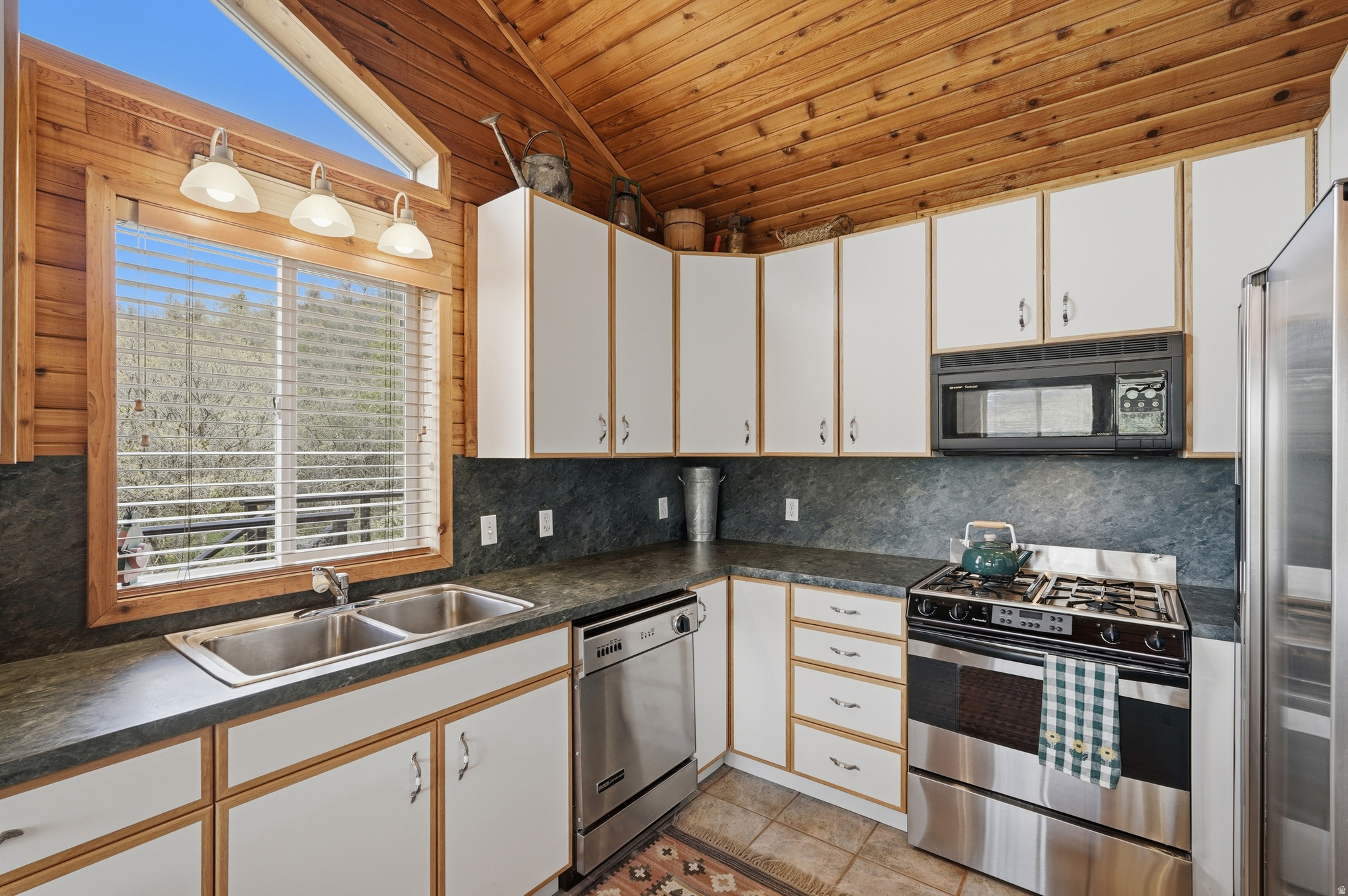 BEAVER SPRINGS RANCHEROS - Residential