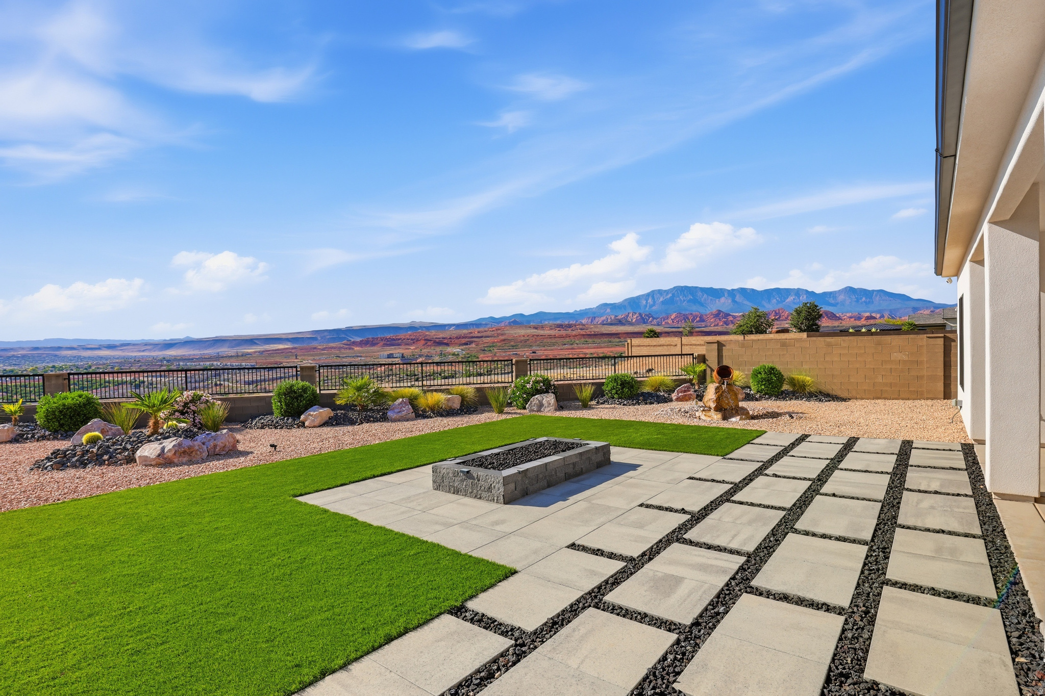 VIEWS IN CORAL CANYON - Residential