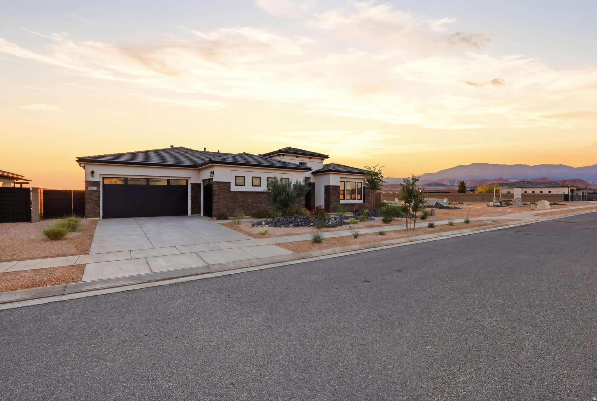 VIEWS IN CORAL CANYON - Residential