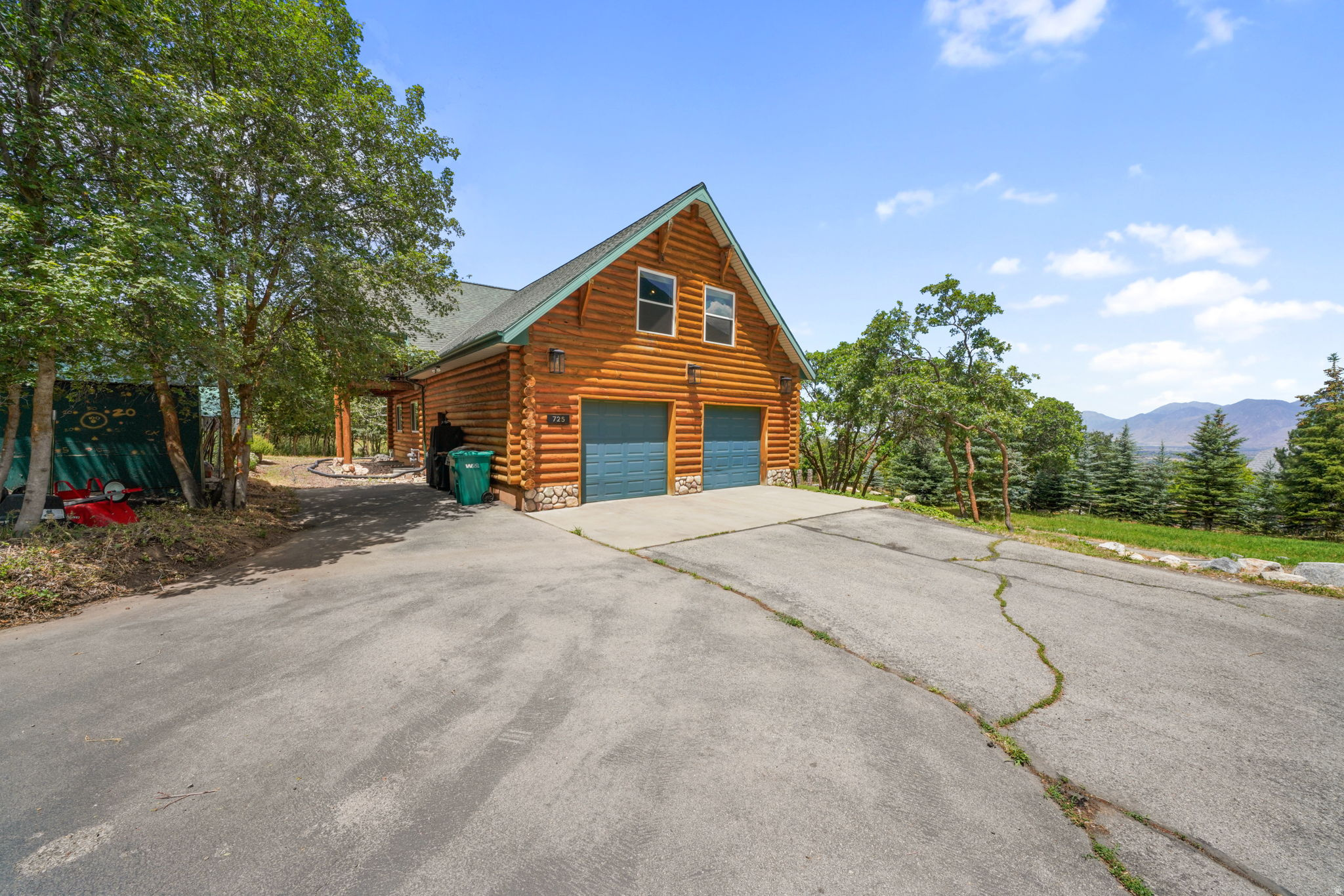 WOODLAND HILLS - Residential