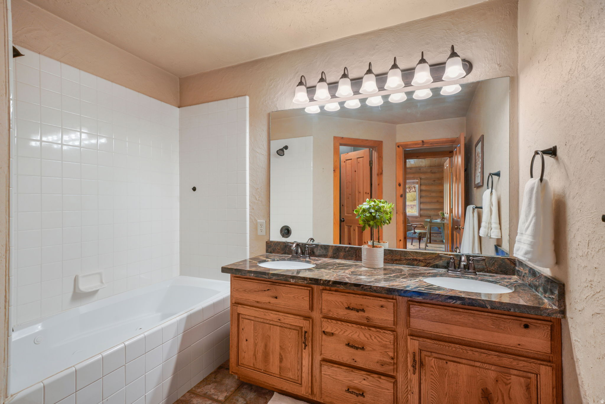 WOODLAND HILLS - Residential