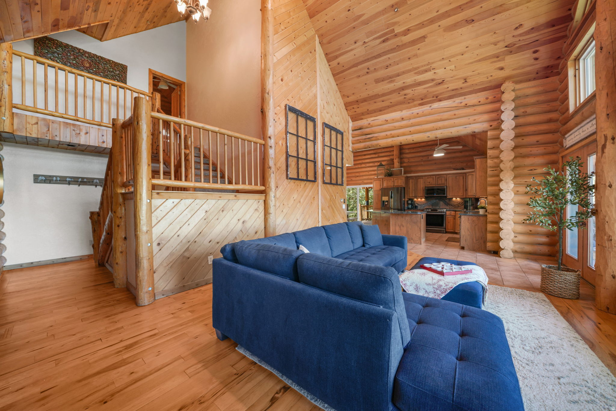 WOODLAND HILLS - Residential