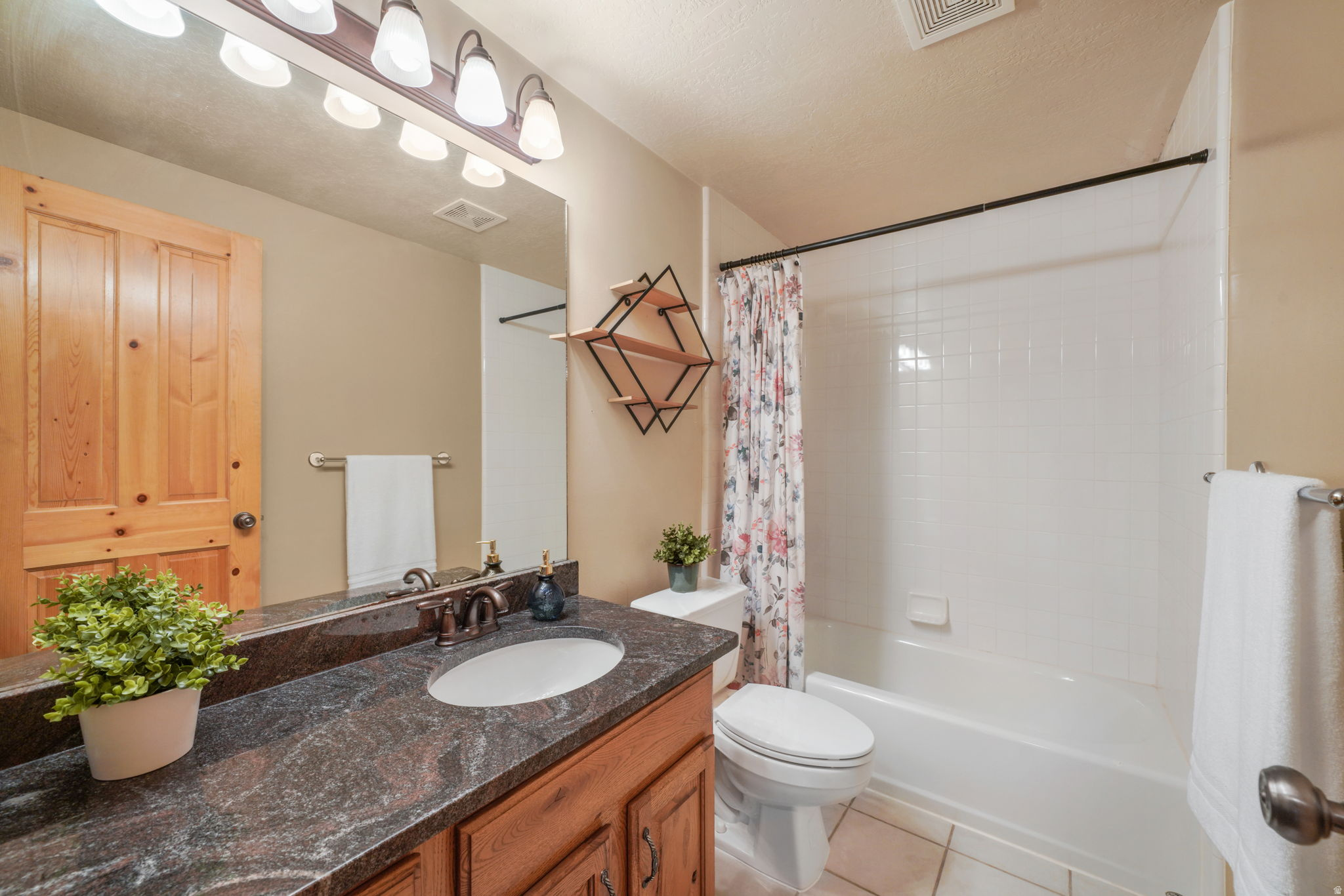 WOODLAND HILLS - Residential