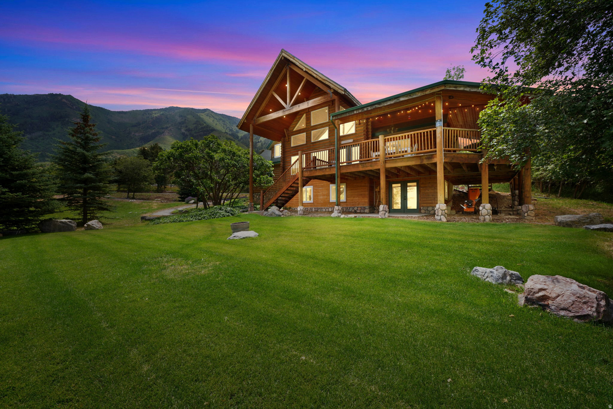 WOODLAND HILLS - Residential
