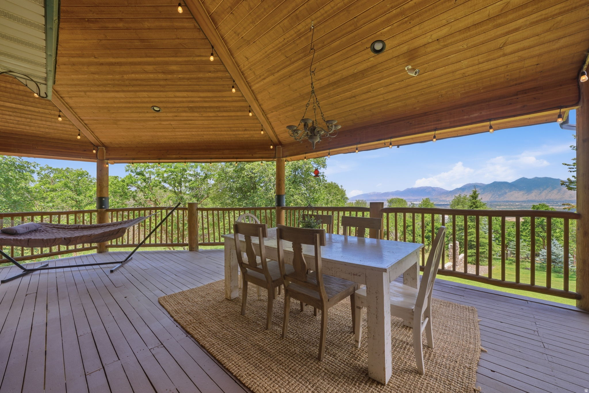 WOODLAND HILLS - Residential