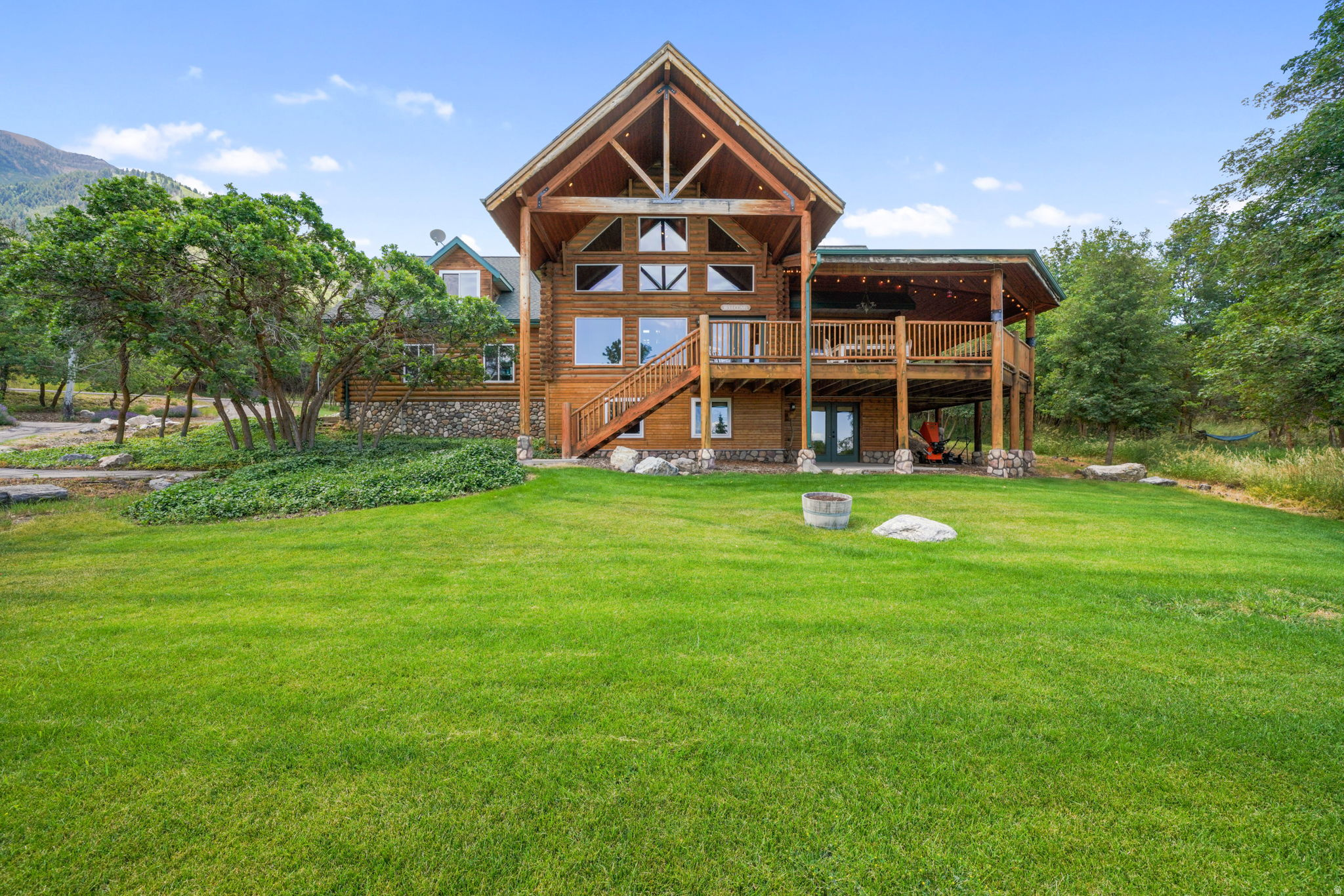 WOODLAND HILLS - Residential