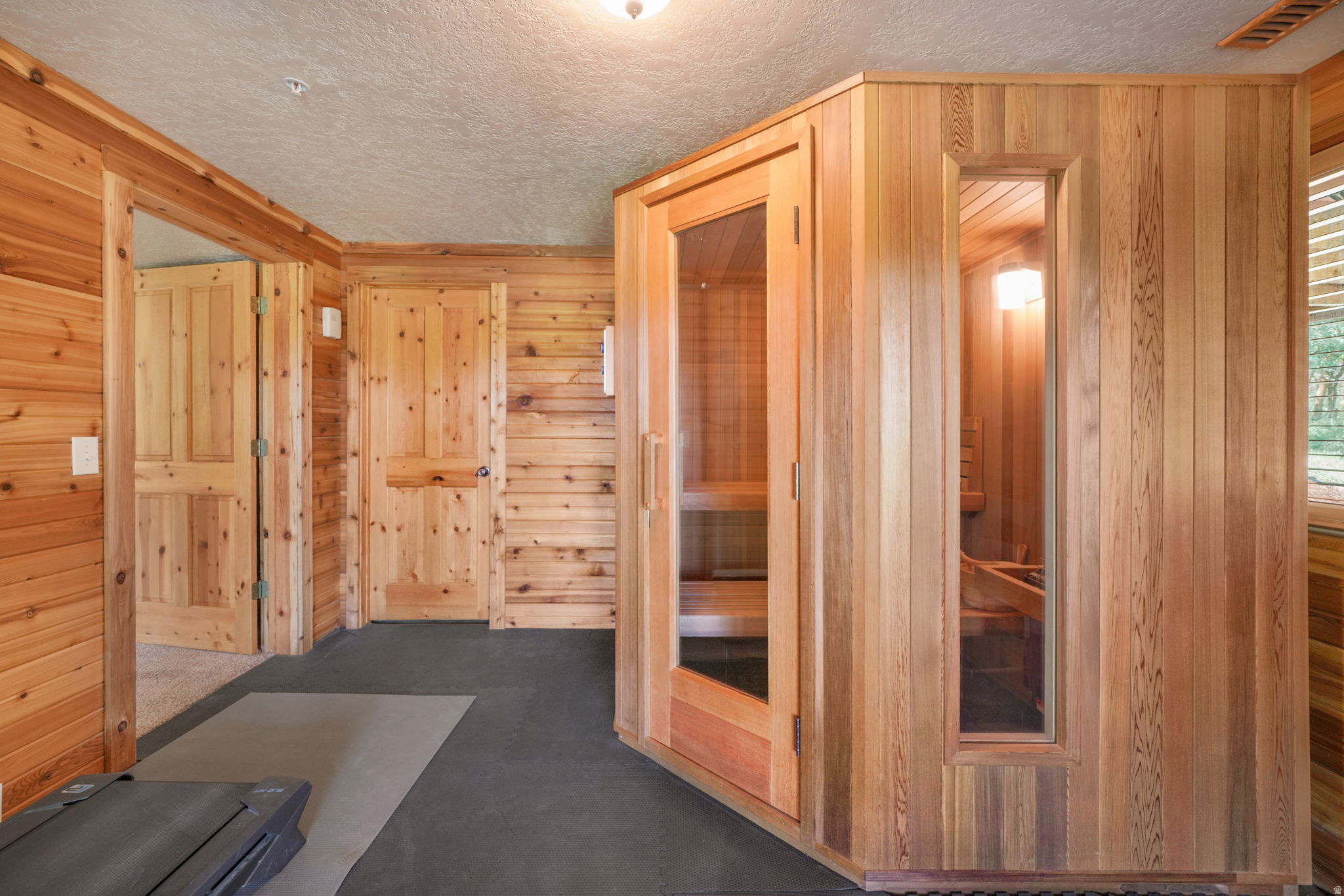 WOODLAND HILLS - Residential