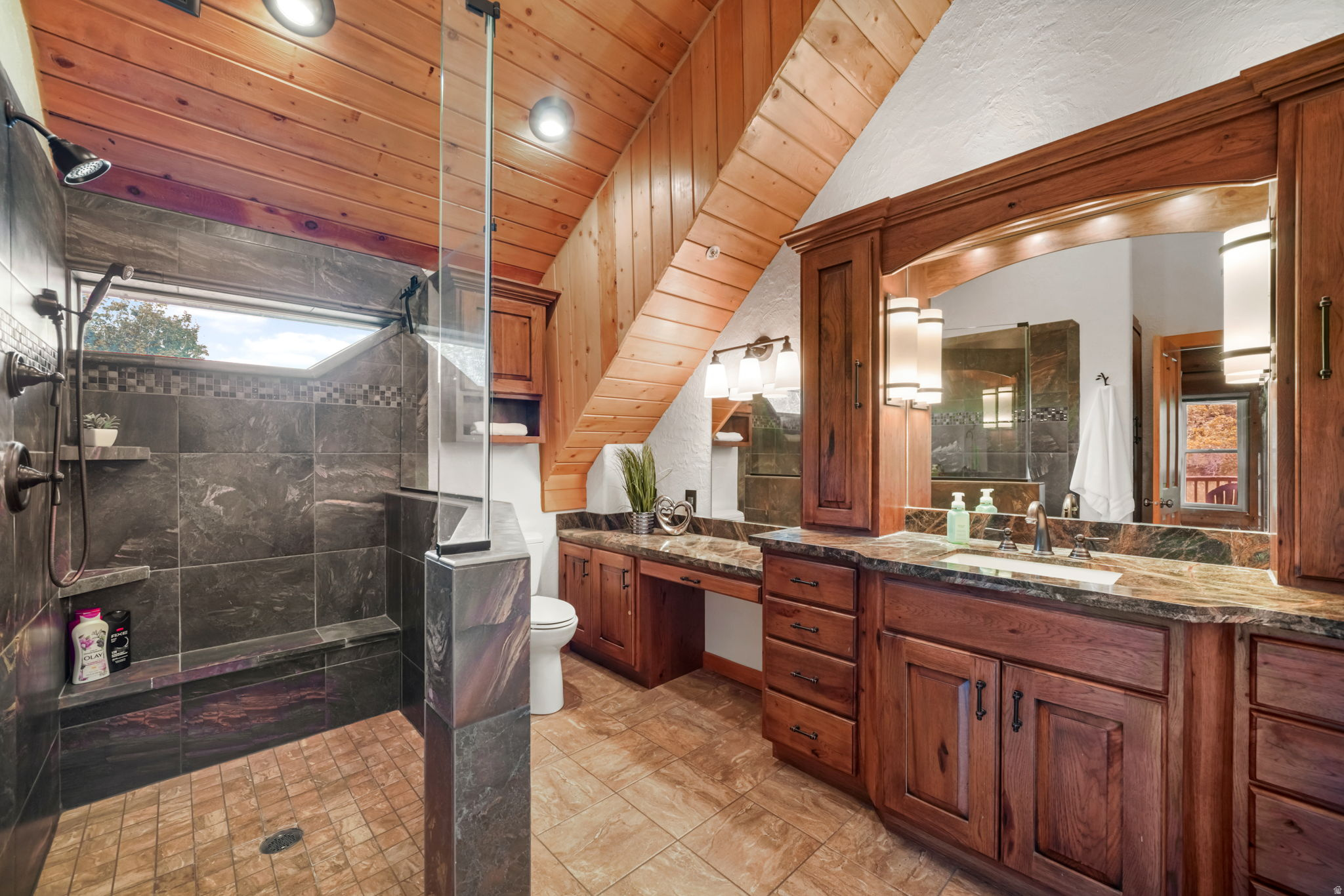 WOODLAND HILLS - Residential