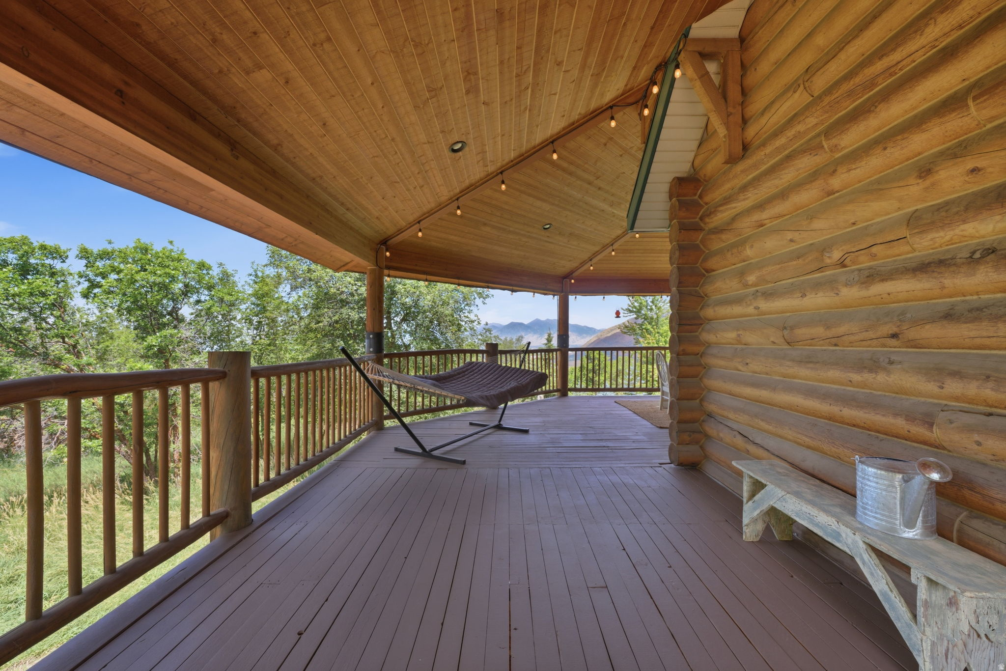 WOODLAND HILLS - Residential