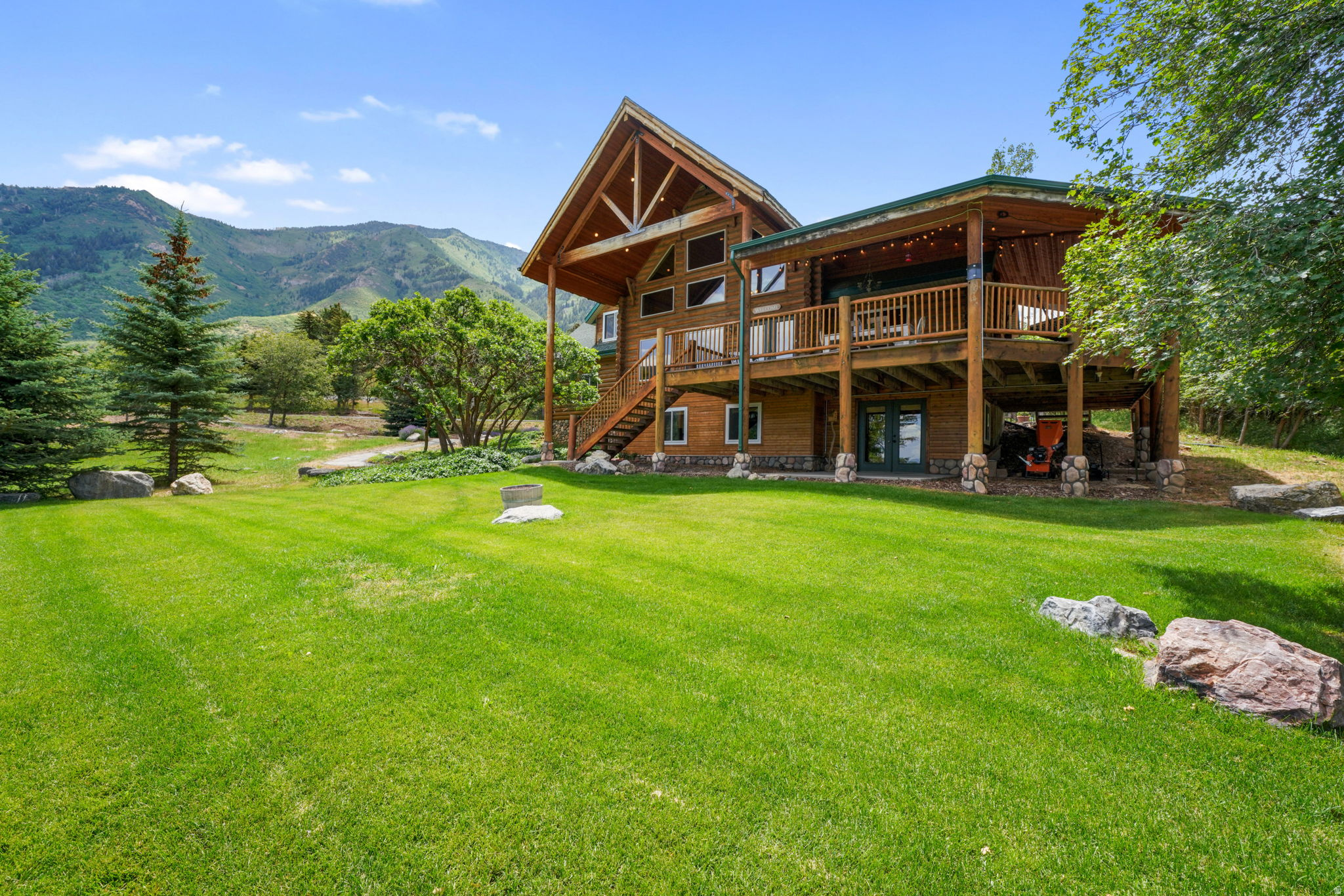 WOODLAND HILLS - Residential