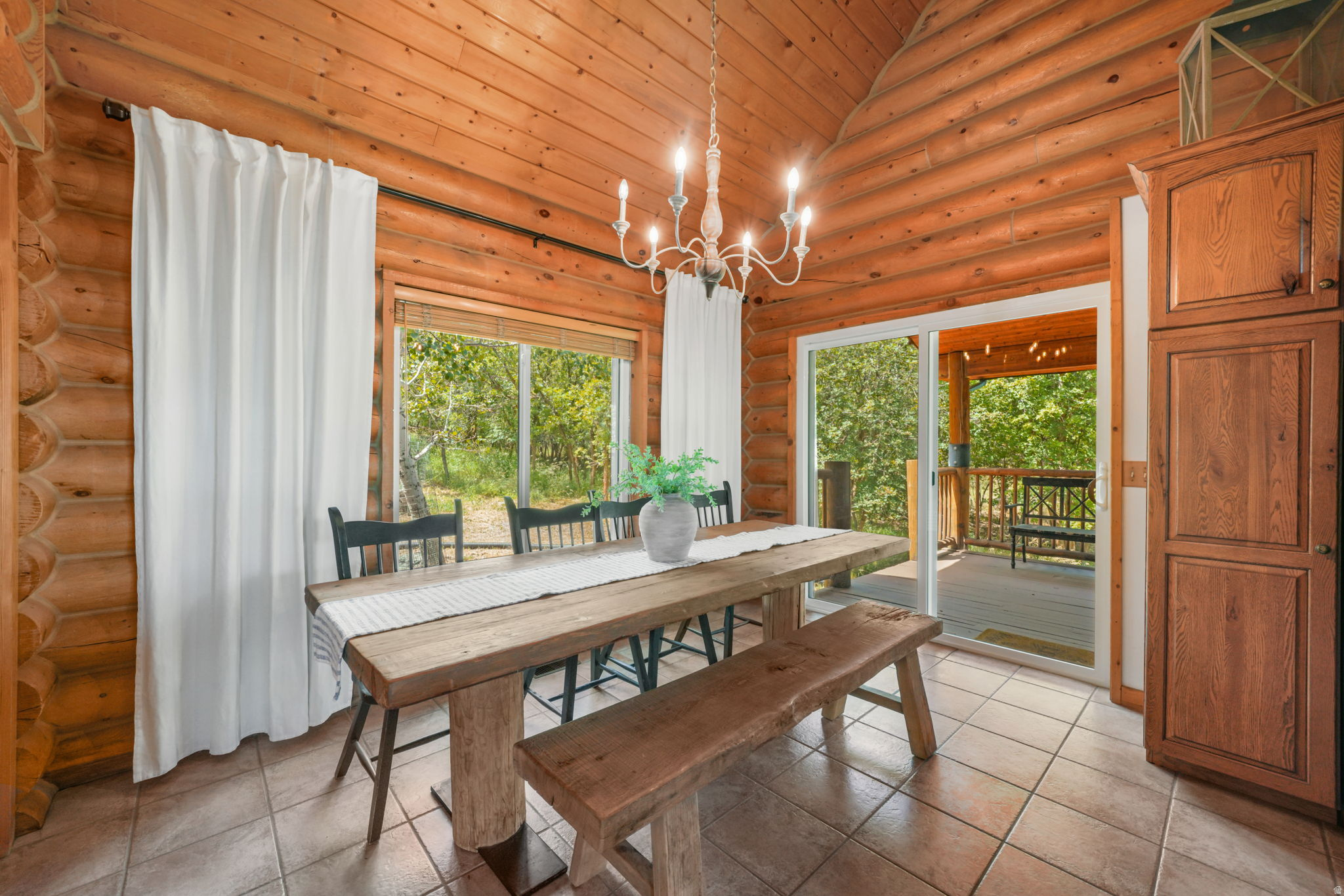WOODLAND HILLS - Residential