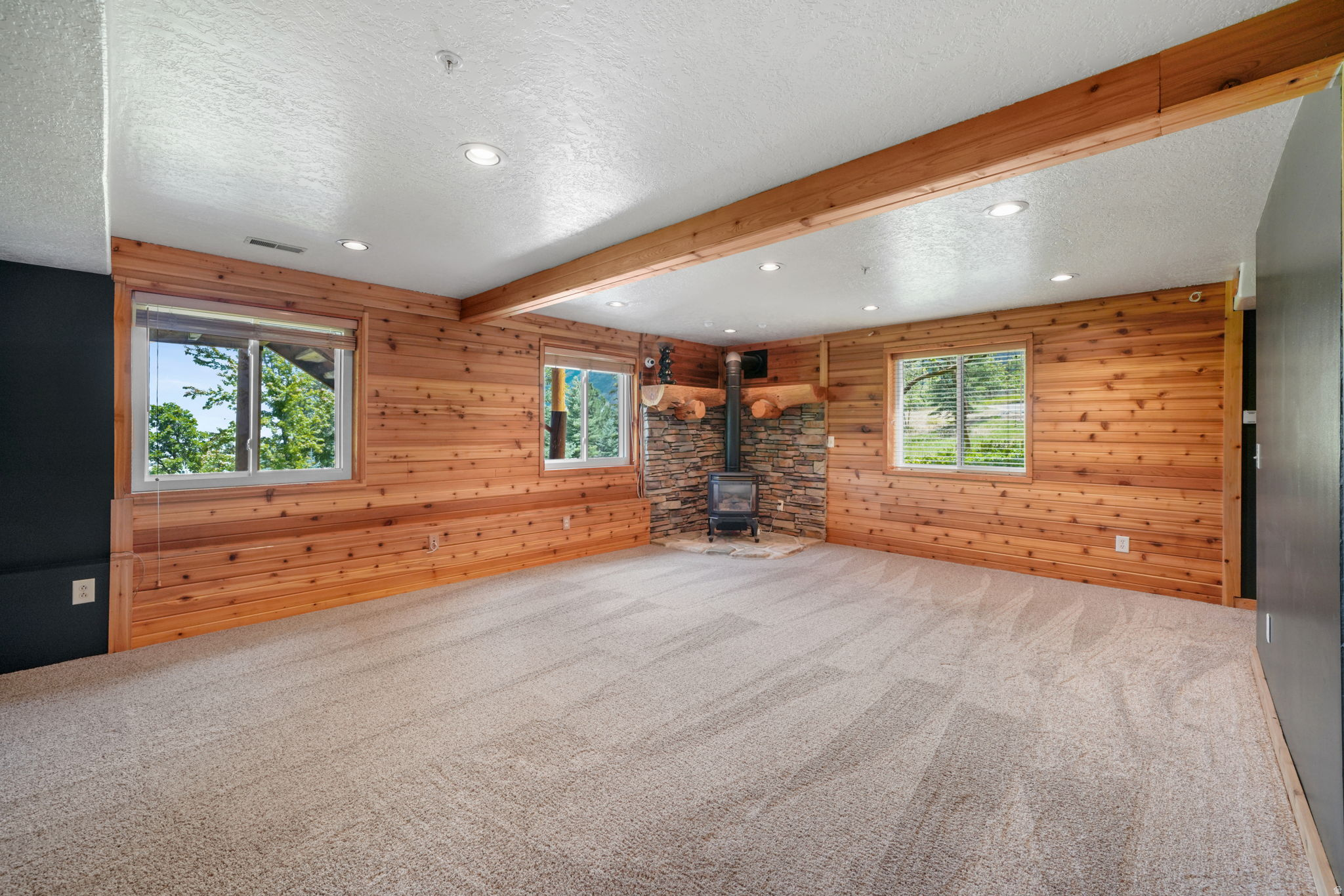 WOODLAND HILLS - Residential