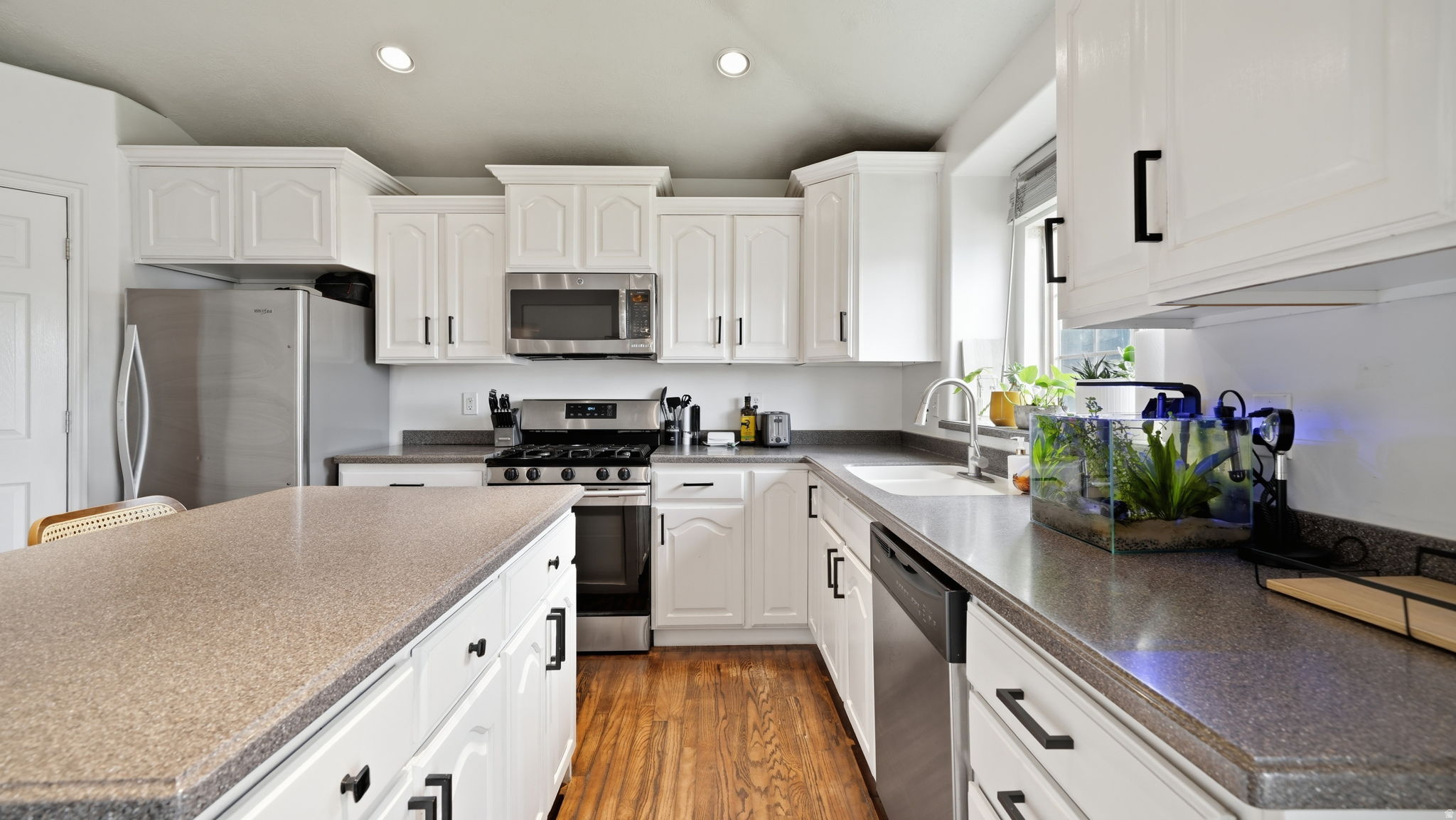 COLONY POINTE - Residential
