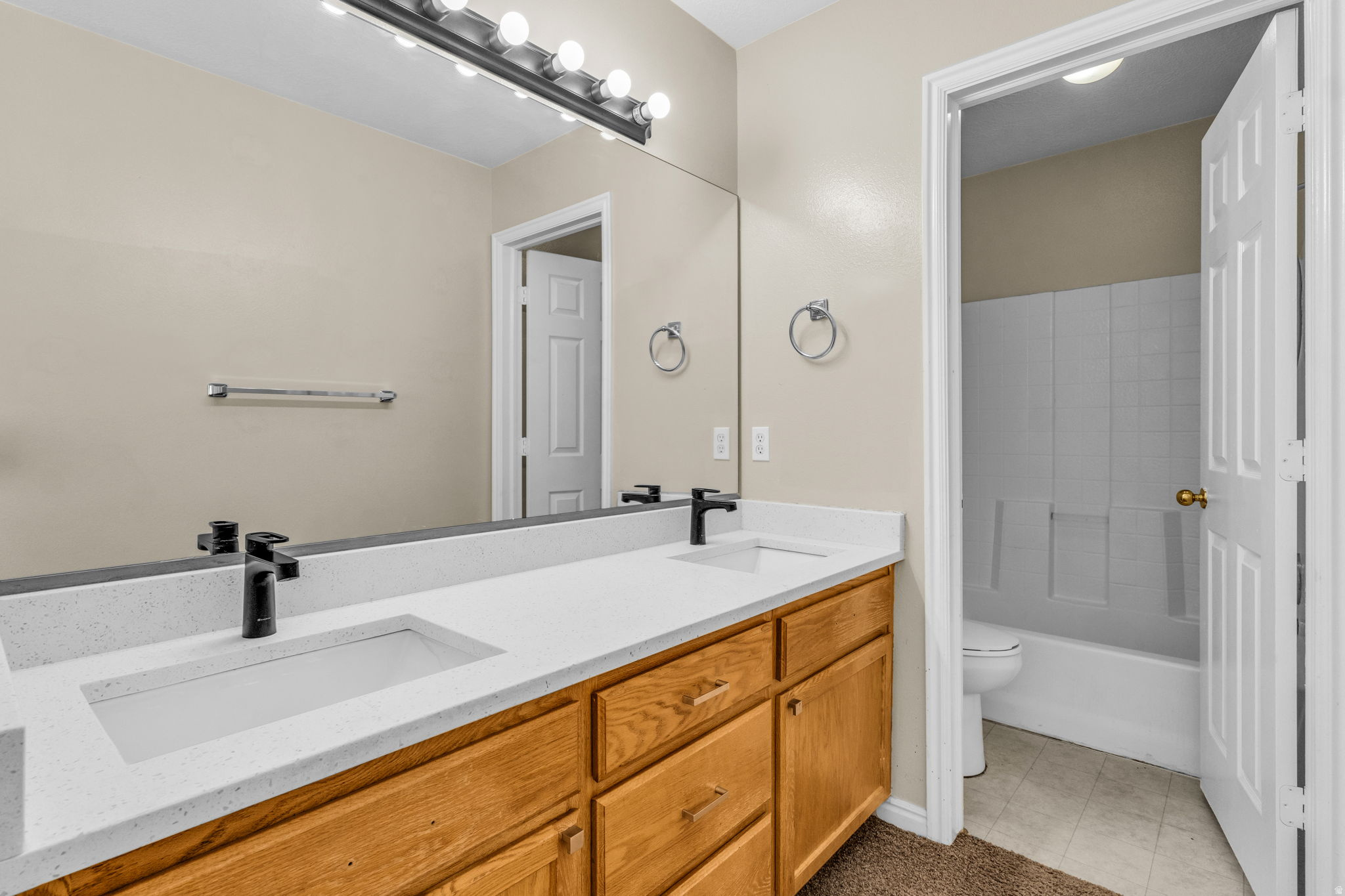 SUNRISE POINTE - Residential