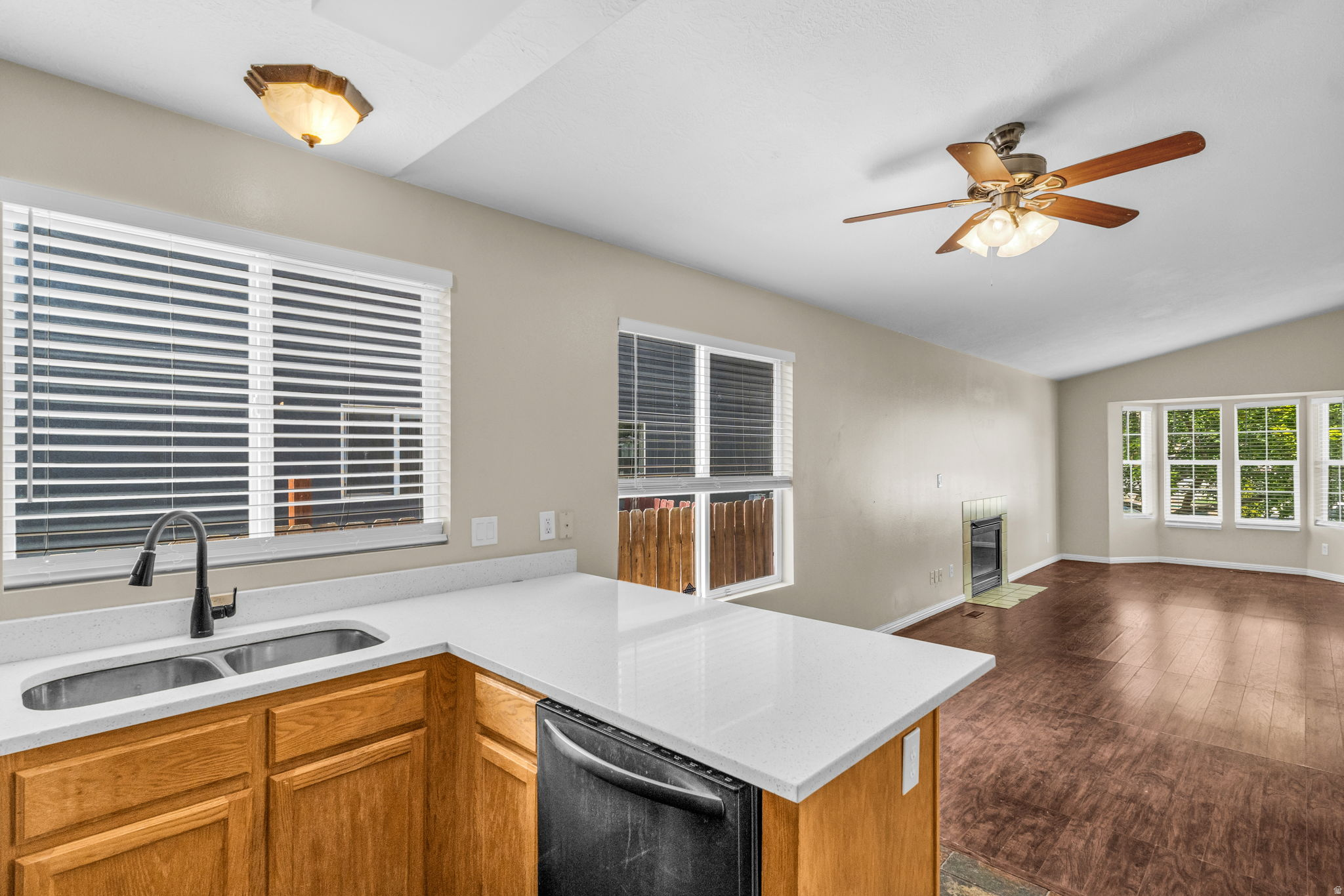 SUNRISE POINTE - Residential