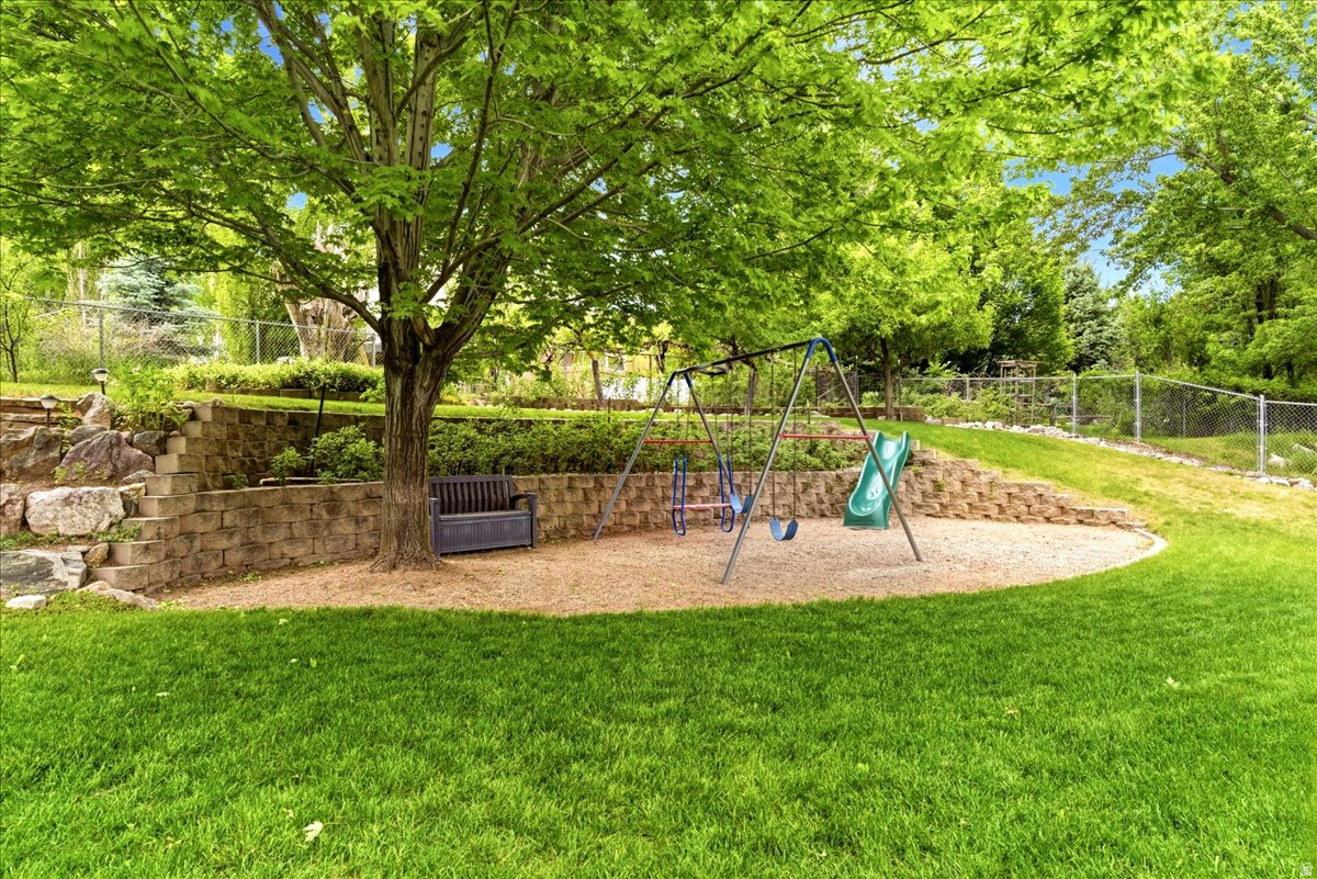 CEDAR BENCH - Residential