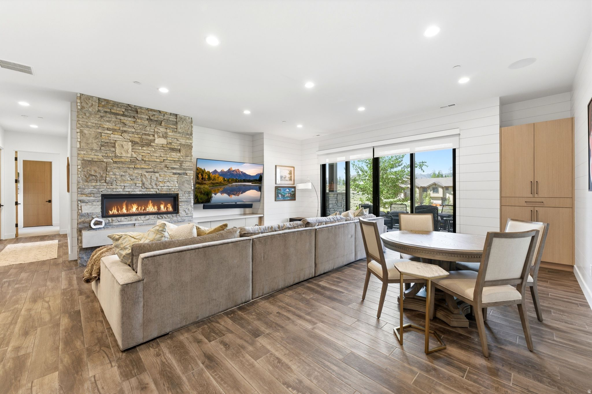 WEST VIEW - Residential