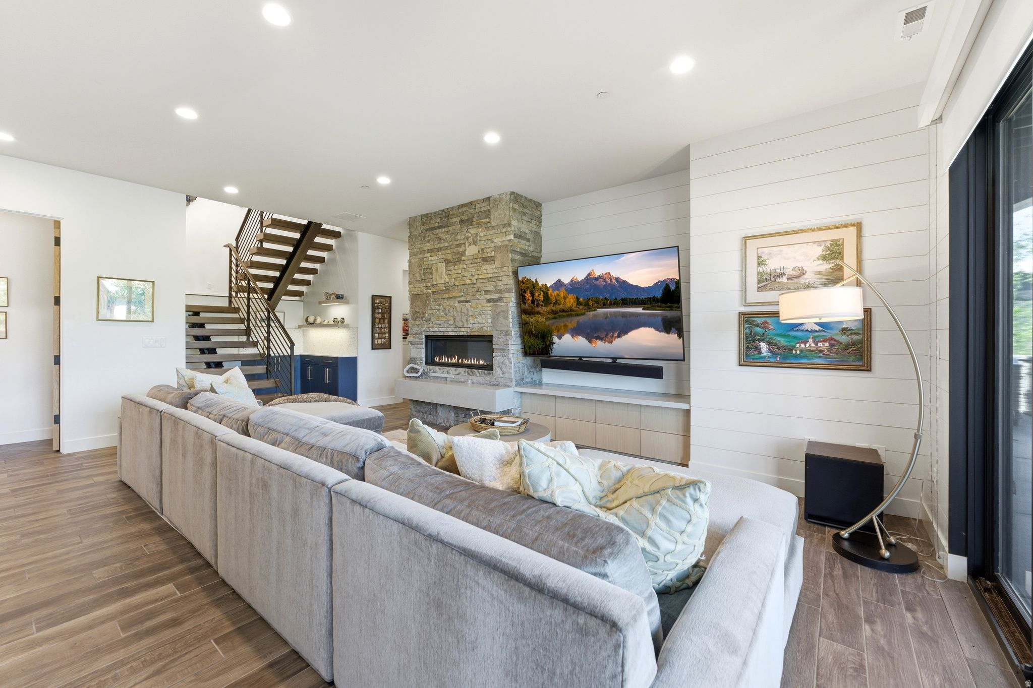 WEST VIEW - Residential