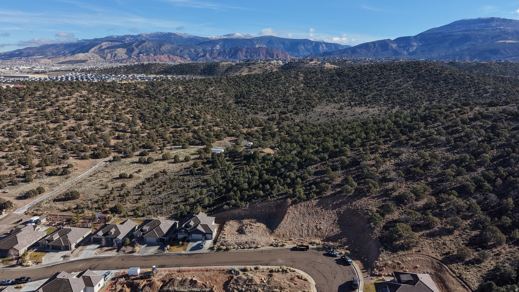 HIDDEN HILLS COVE - Land