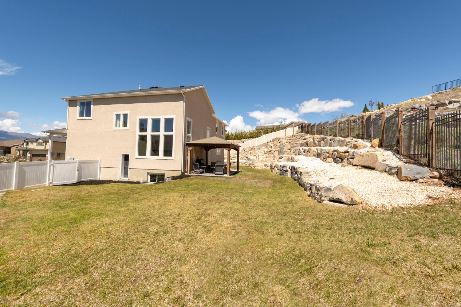HIGHLANDS ON THE GREEN - Residential