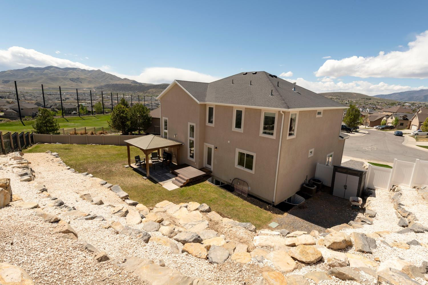 HIGHLANDS ON THE GREEN - Residential