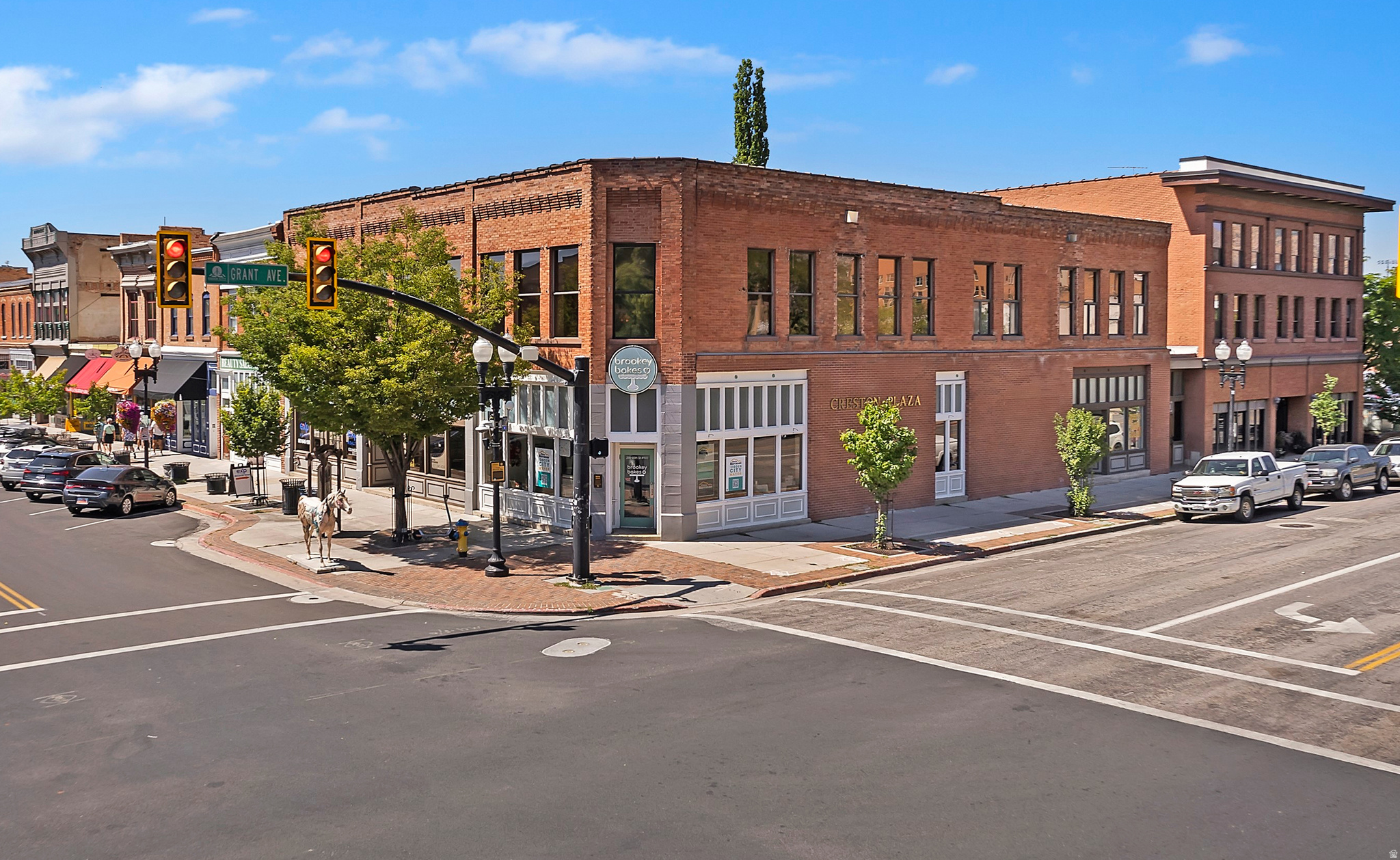 CRESTON PLAZA - Commercial Lease