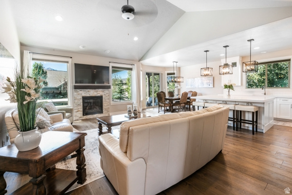 COTTONWOOD MEADOWS - Residential