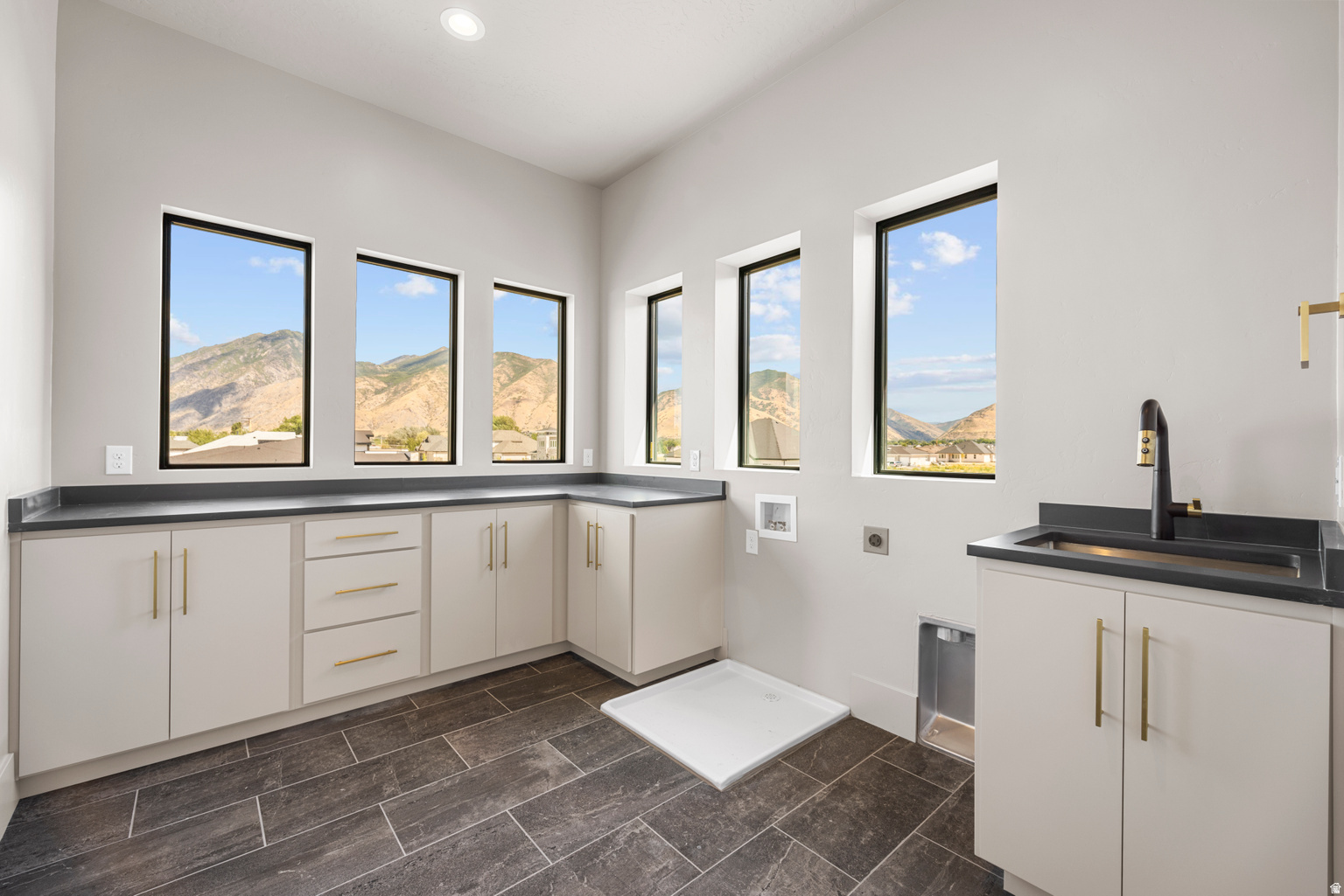 OAKRIDGE COVE - Residential