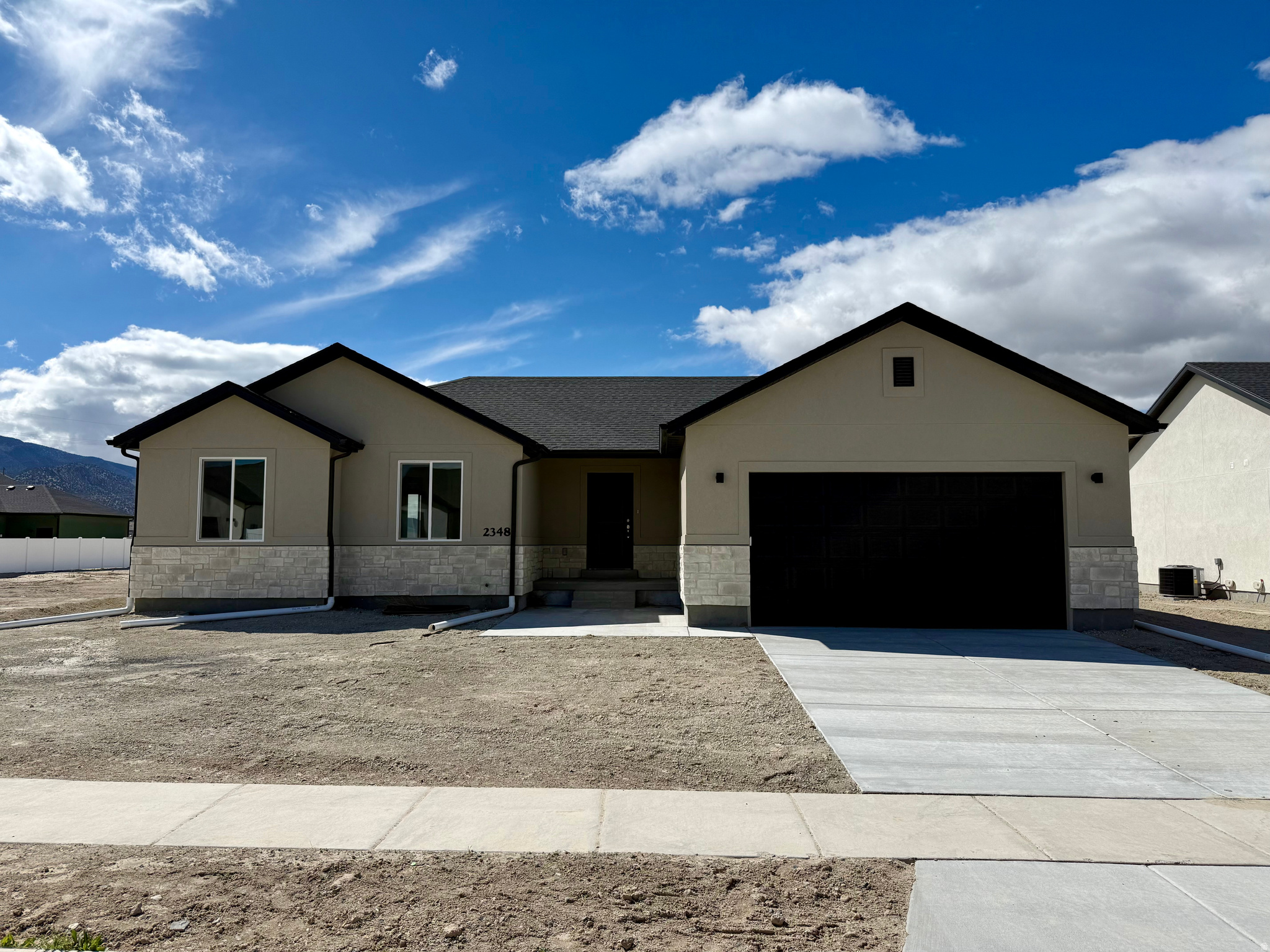 Move in ready, Beautiful Mountain views, LVP, Soft close cabinets, Tankless water heater. Ask about our Builder incentives.
