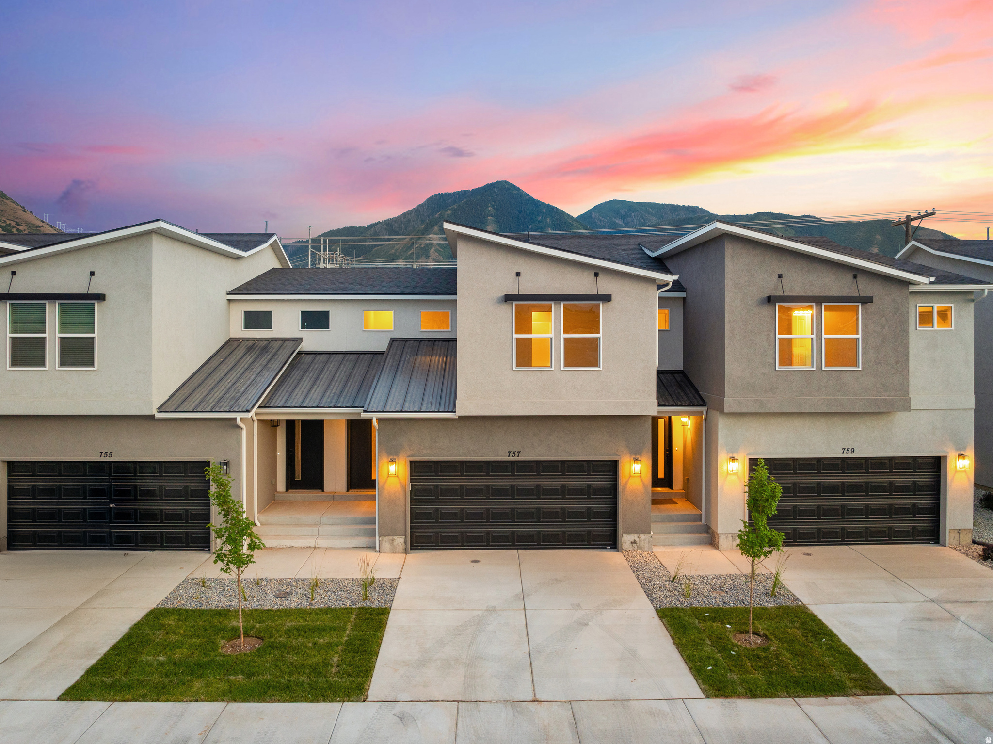 PLAN: TownHomeB(2)2200. SAMPLE@4015 S Woodland Mapleton.  PHOTO: Example.  GARAGE: 2Car.  STATUS: UnderConst.  LOT: .03. PREMIUMS: Vary.  LSCAPE: Yes. HOA: $85. OPTIONS: Fridge&Blinds. FENCING: Allowed. DESIGN/BUILD: 6Months/10YrWarranty. 'BuyerVerifyAll'