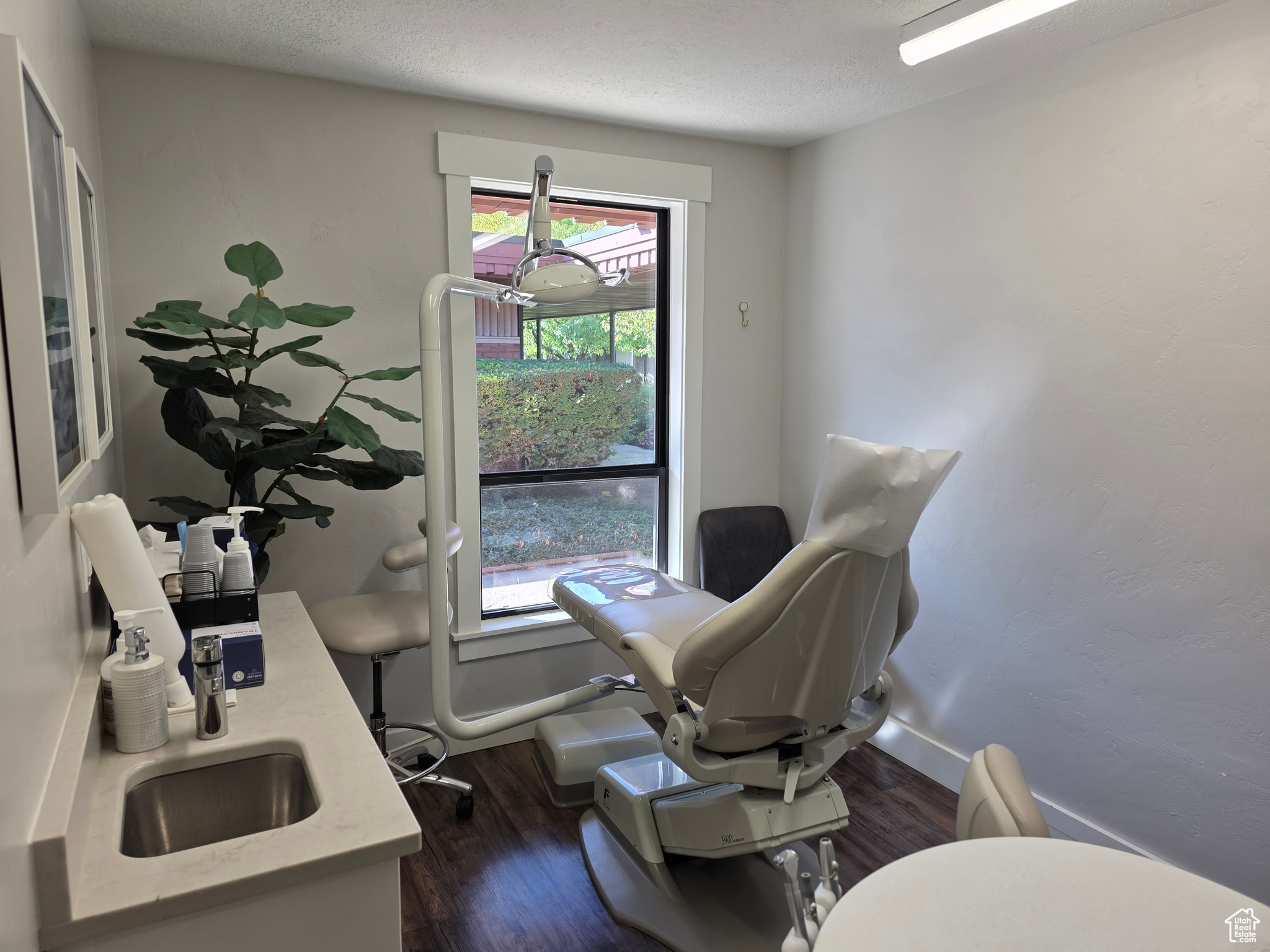 PROFESSIONAL PLAZA - Commercial Sale