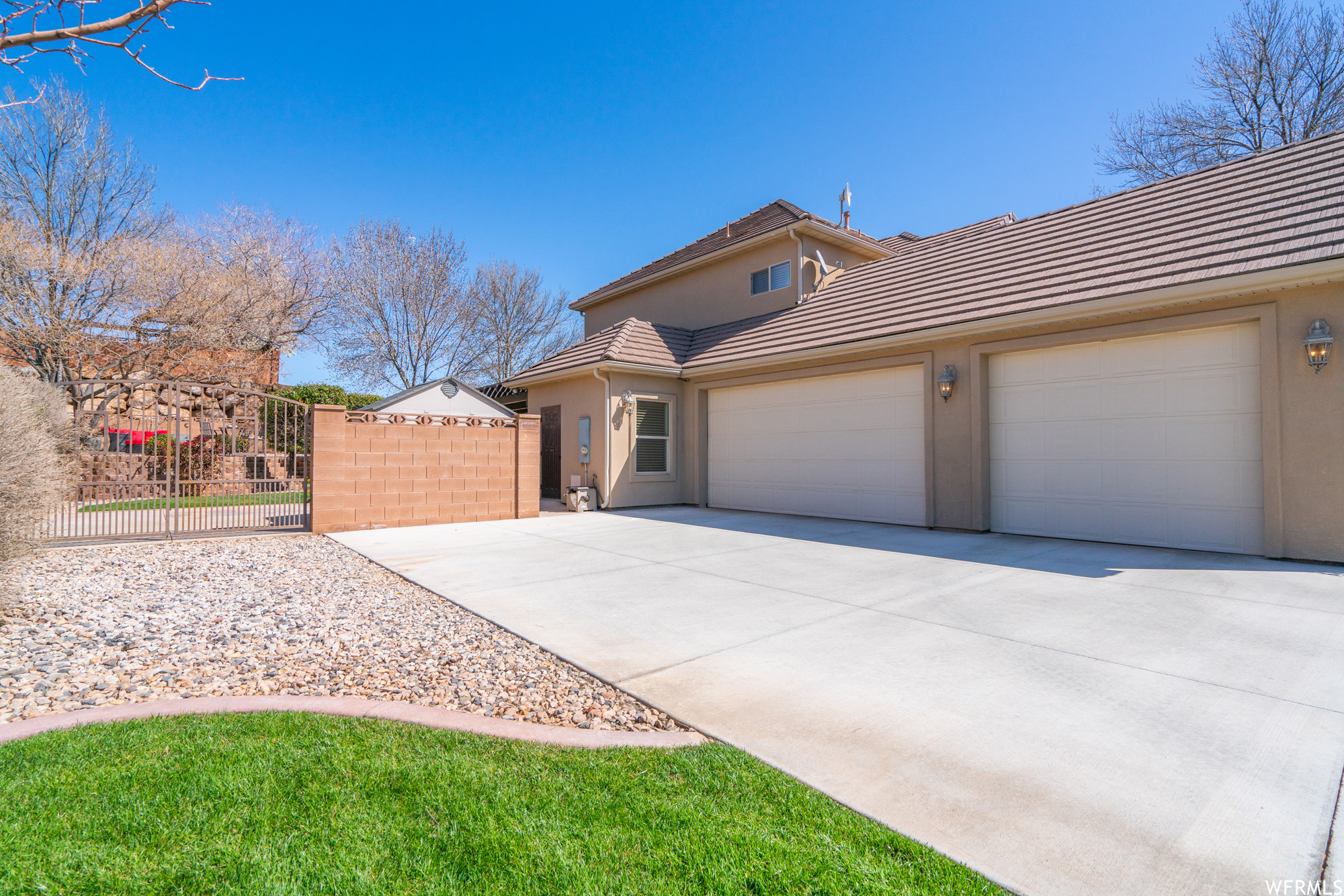CRIMSON CLIFFS - Residential