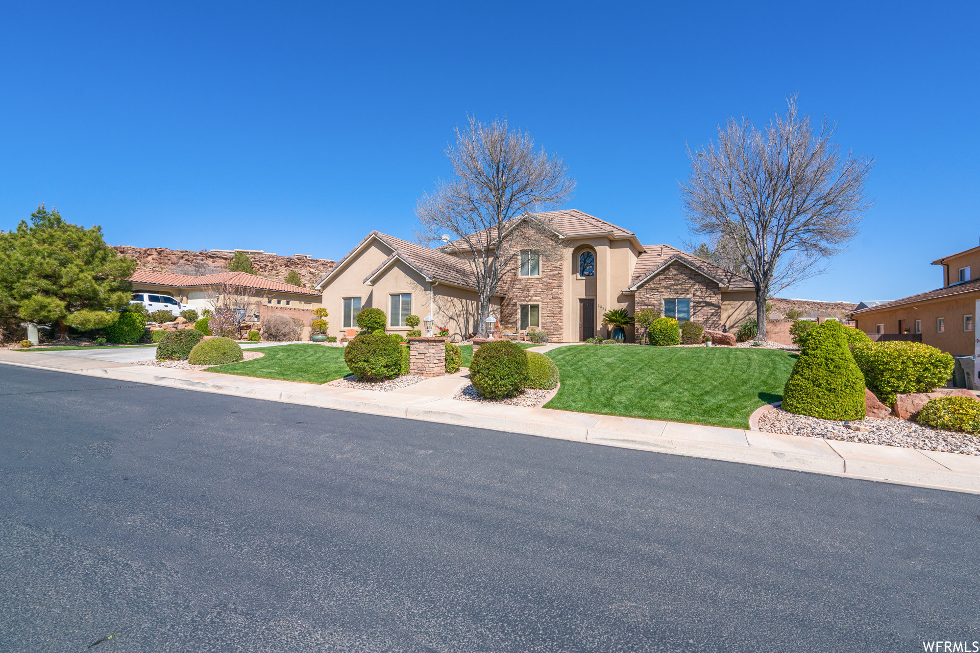 CRIMSON CLIFFS - Residential