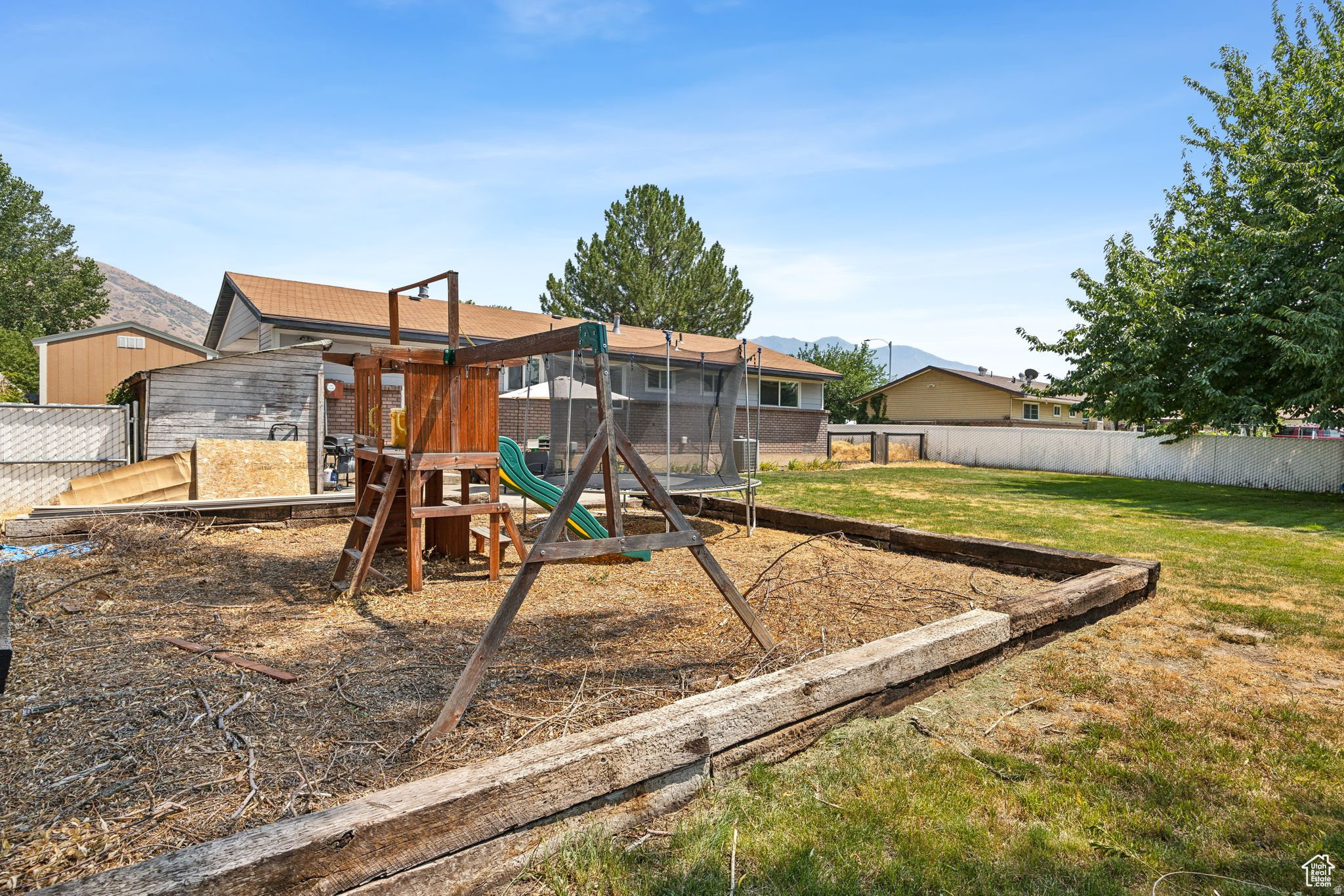 LESLIE - Residential