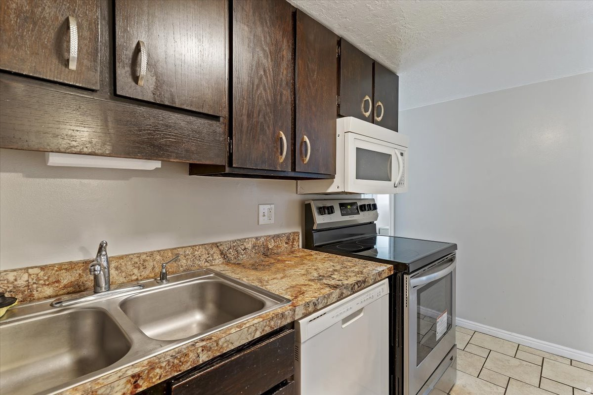 SHERWOOD OAKS CONDOS - Residential