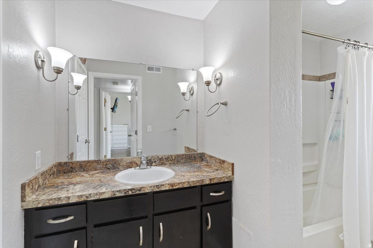SHERWOOD OAKS CONDOS - Residential