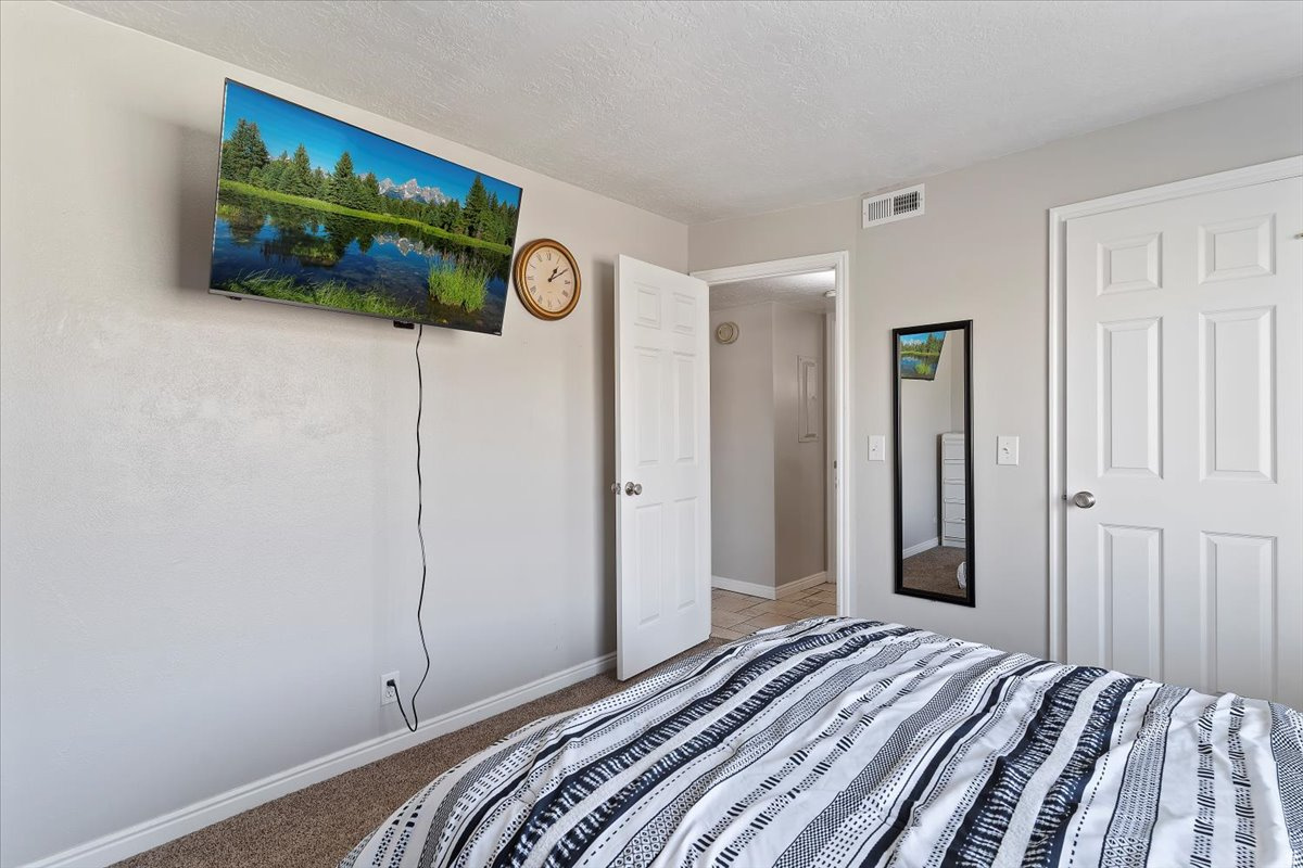 SHERWOOD OAKS CONDOS - Residential
