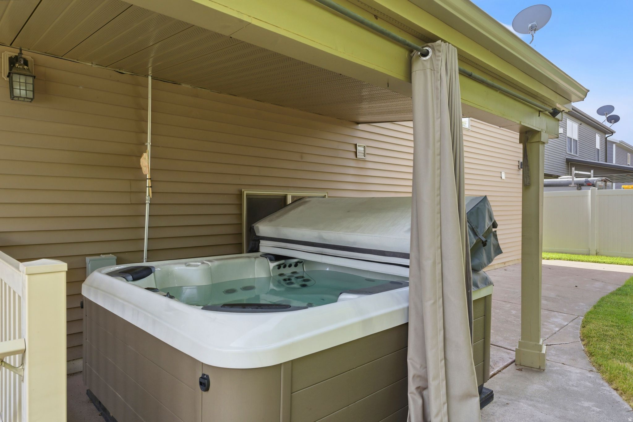 ASHBURY COURT - Residential