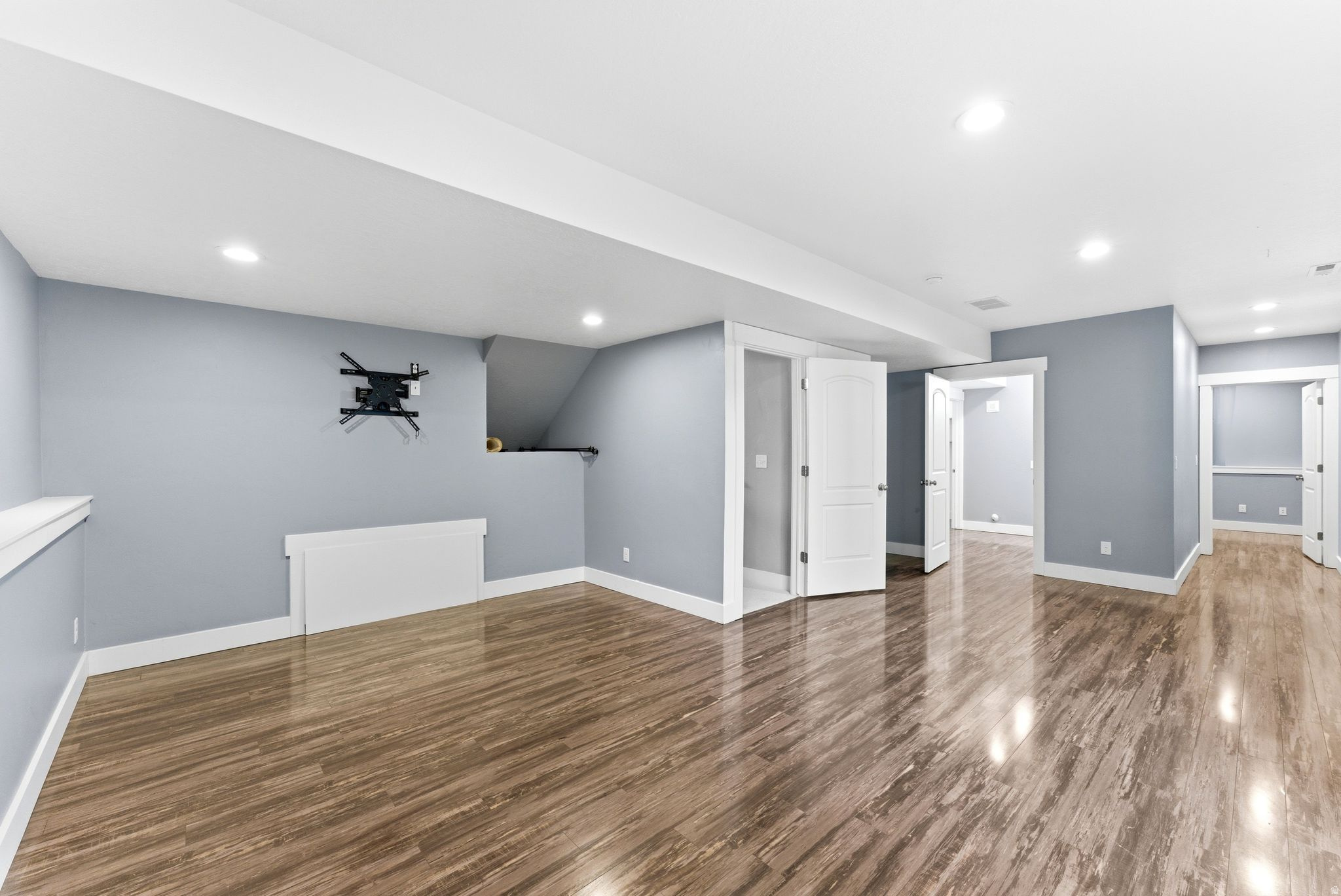 ASHBURY COURT - Residential