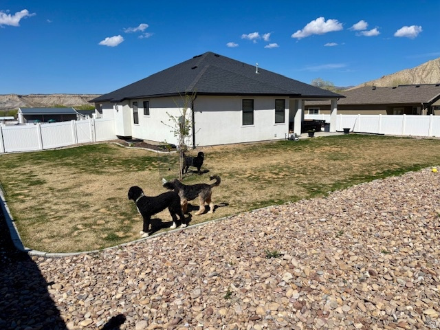 COUNTRY CORNER - Residential